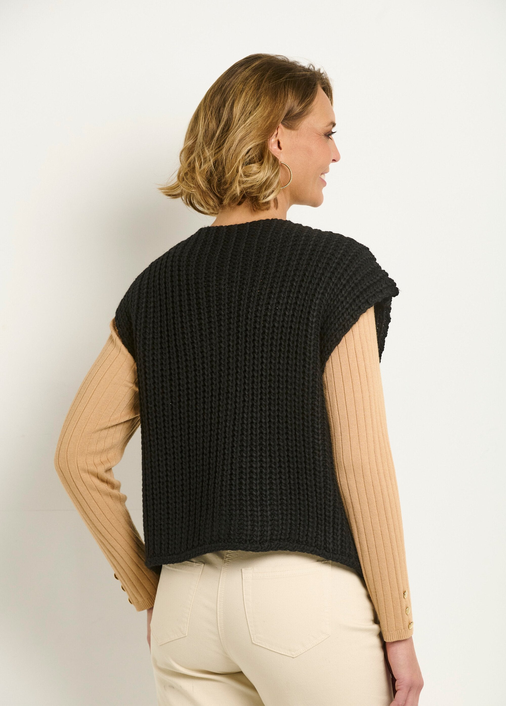 Sleeveless_vest_in_large_gauge_knit_Black_DO1_slim