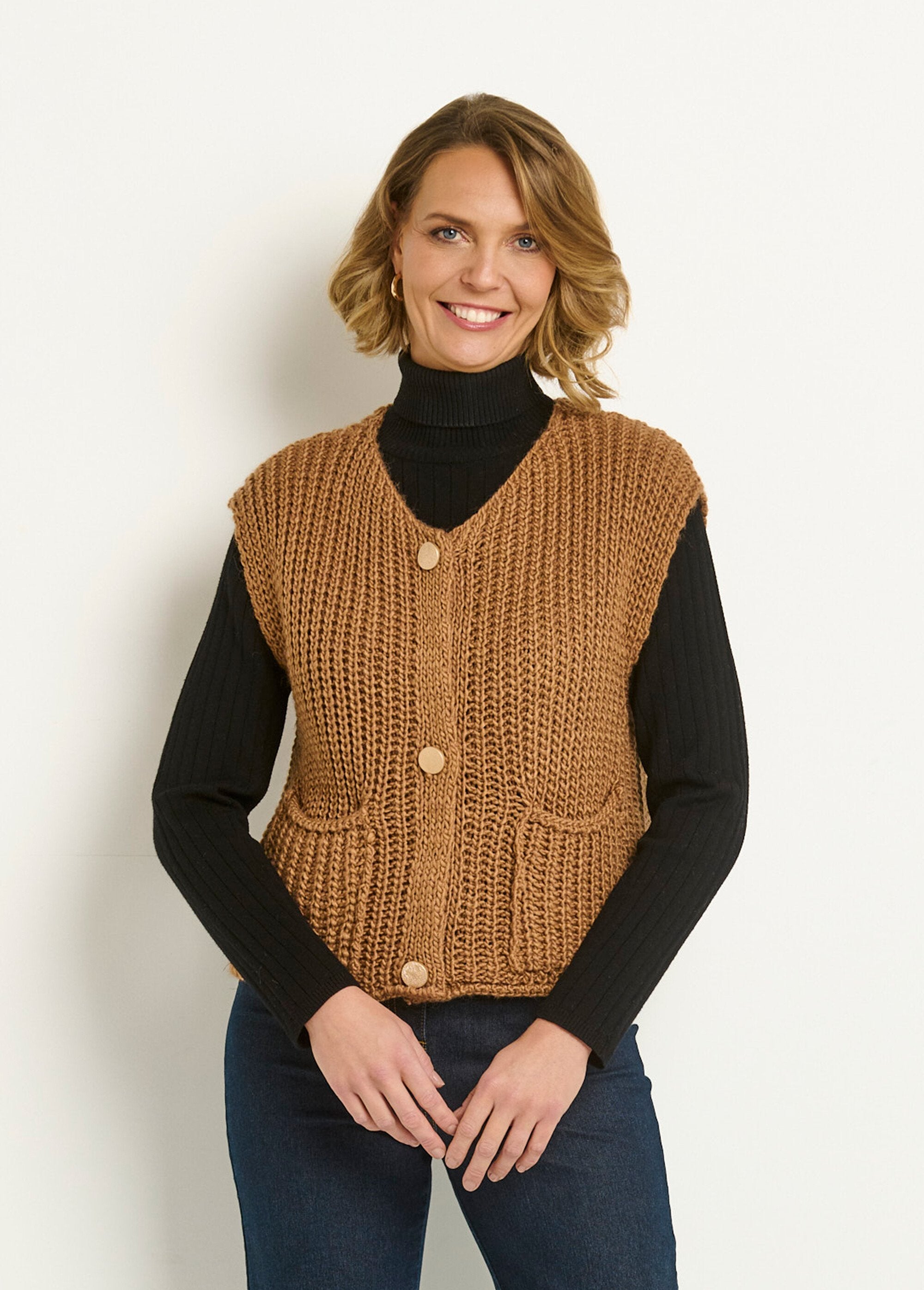 Sleeveless_vest_in_large_gauge_knit_camel_FA1_slim