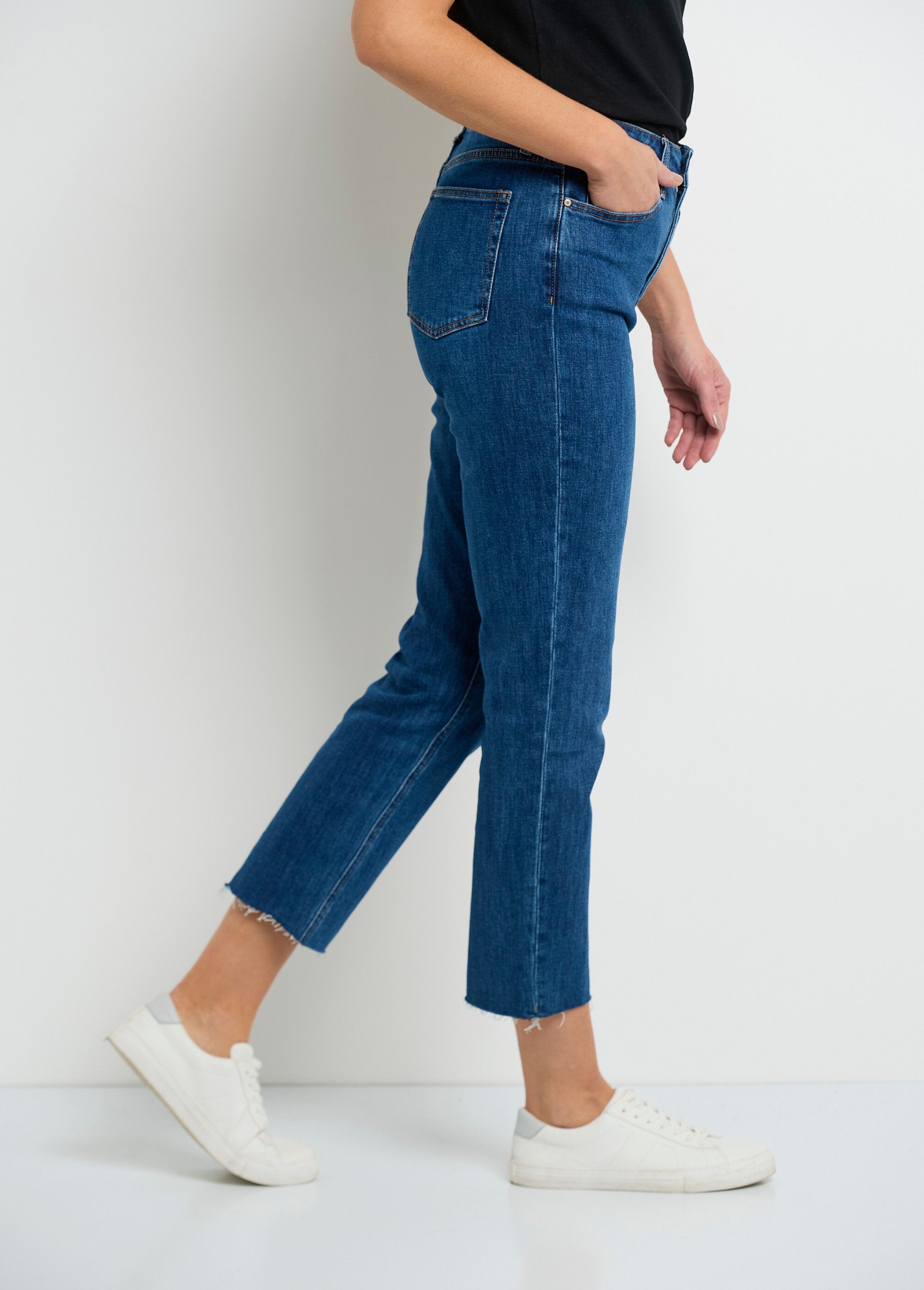 Straight_5-pocket_jeans_with_frayed_bottom_Stone_DR1_slim