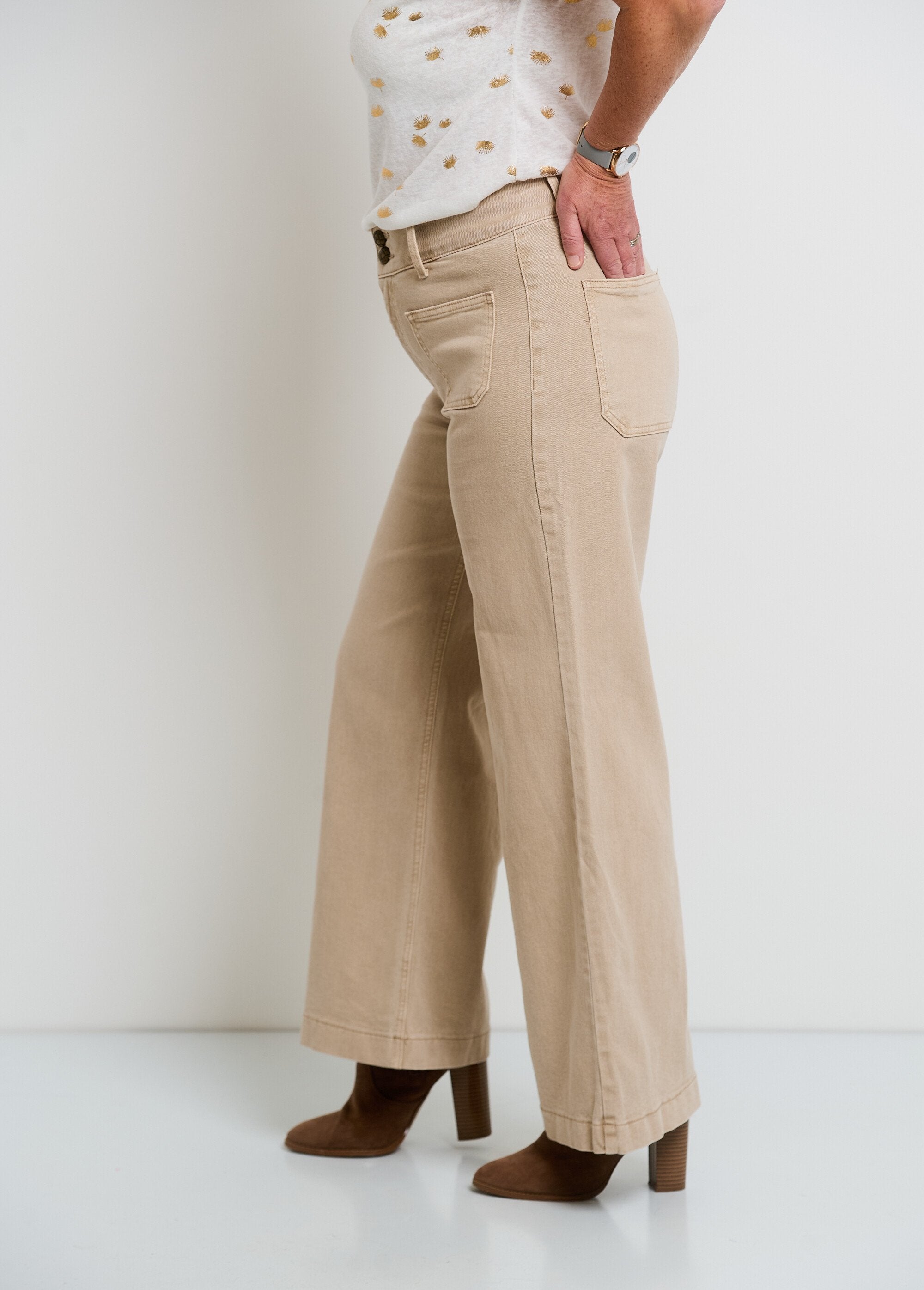 Flare_jeans_with_patch_pockets_Beige_GA1_slim