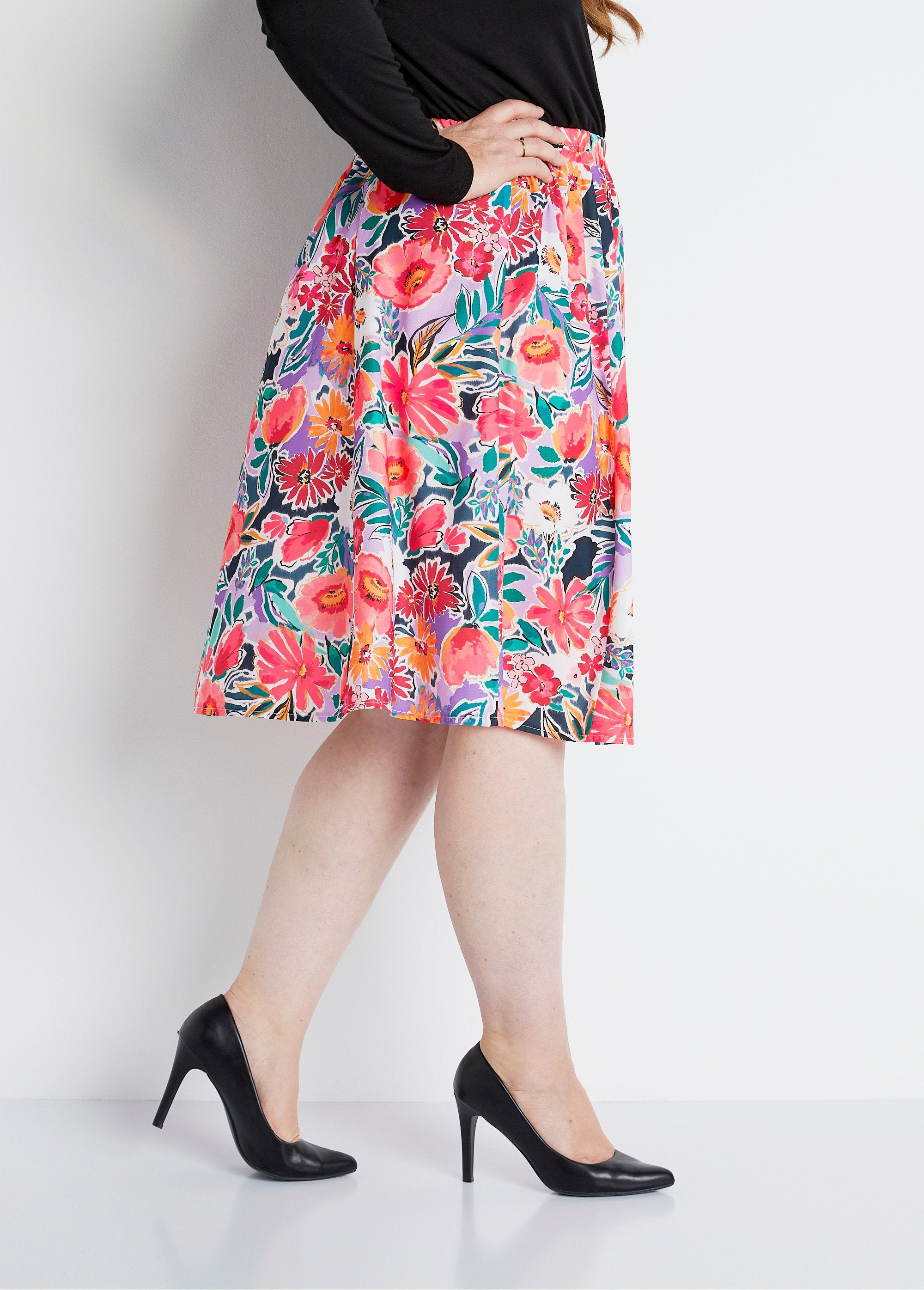 Short_flared_floral_print_skirt_Orange_print_DR1_curvy