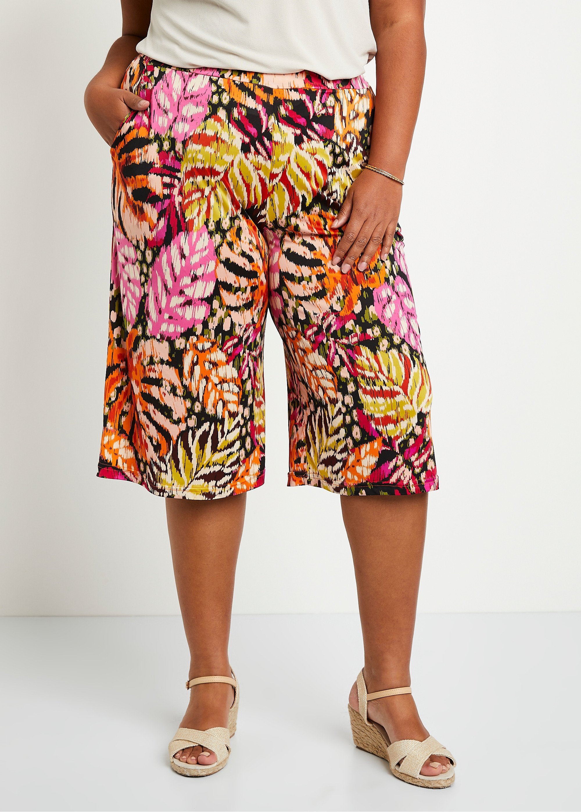 Loose_printed_elasticated_waist_culottes_Pink_and_green_FA1_curvy