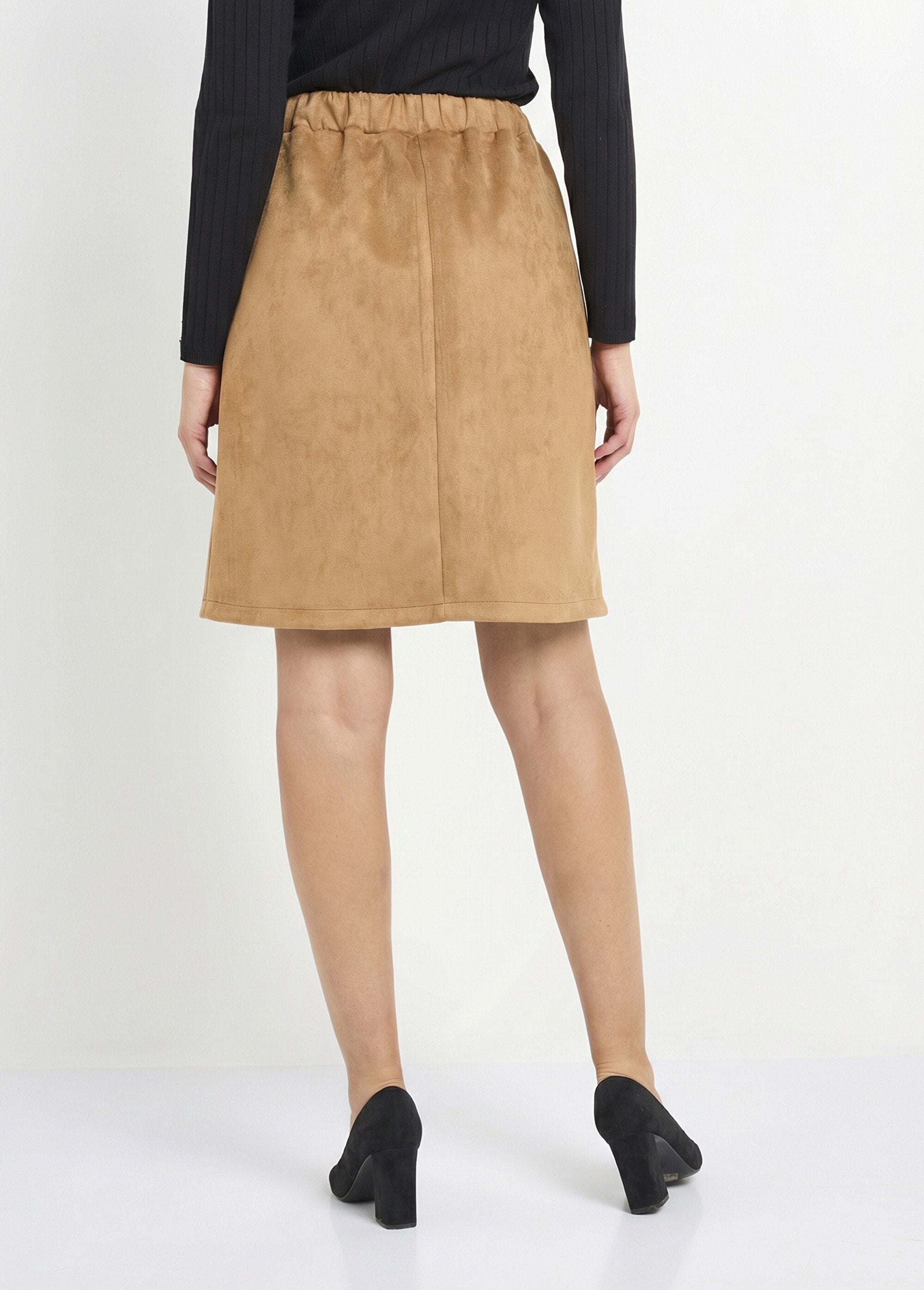 Short_straight_skirt_in_suede-effect_buttoned_fabric_camel_DO1_slim