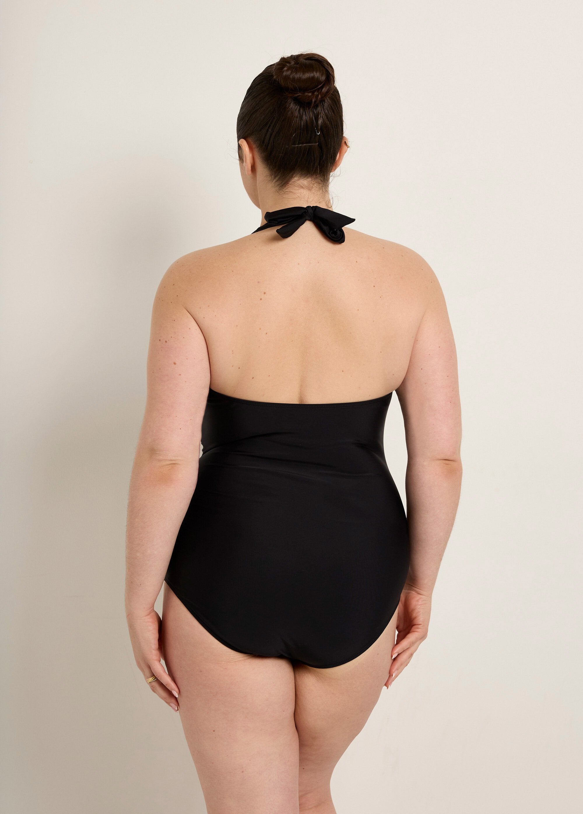 Maillot_de_bain_1_pièce_drapé,_dos-nu_Noir_DO1_curvy