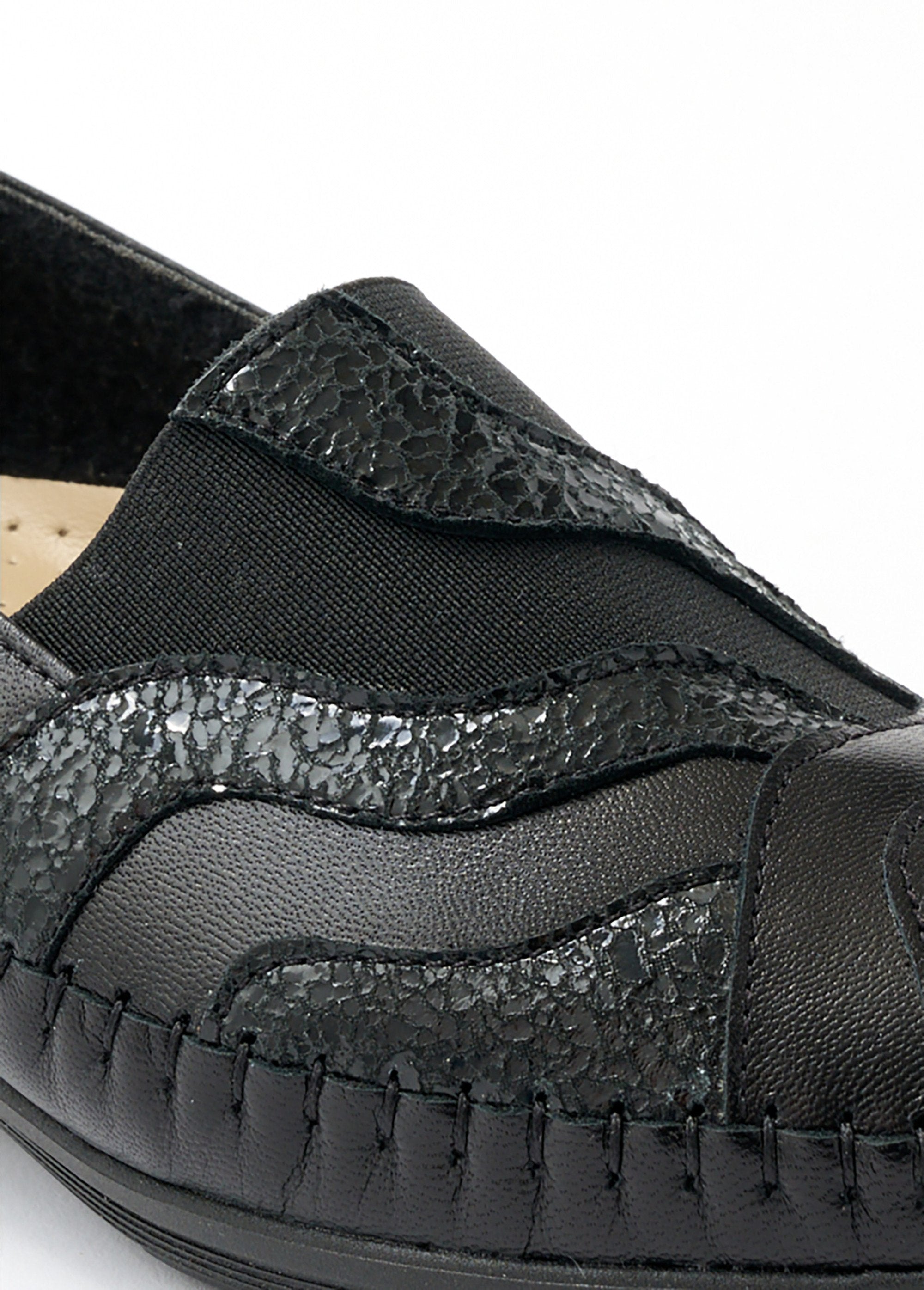 Fancy_comfort_width_leather_moccasins_Black_DE1_slim