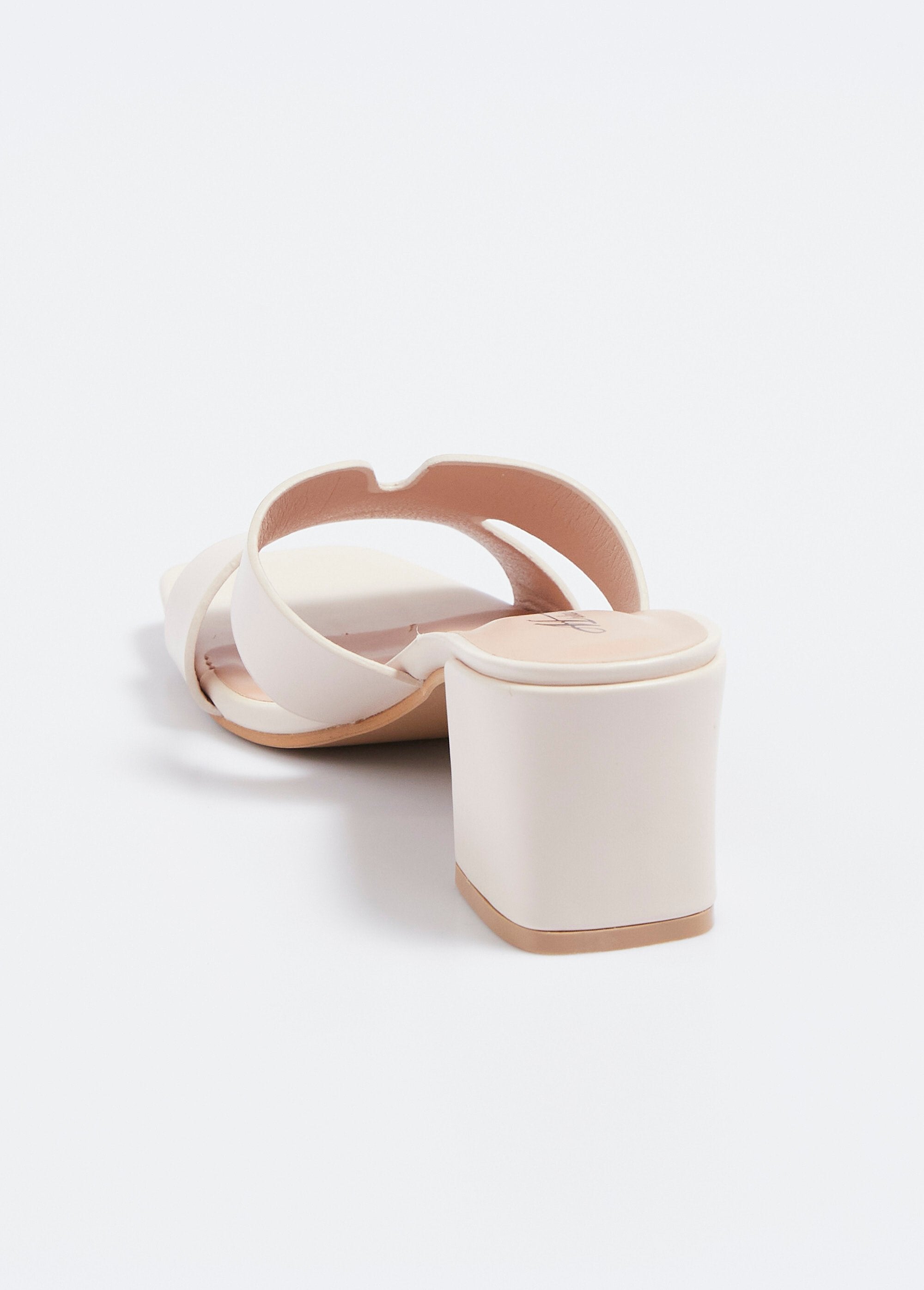 Mules_chic_à_bout_carré_et_talon_épais_Beige_DO1_slim
