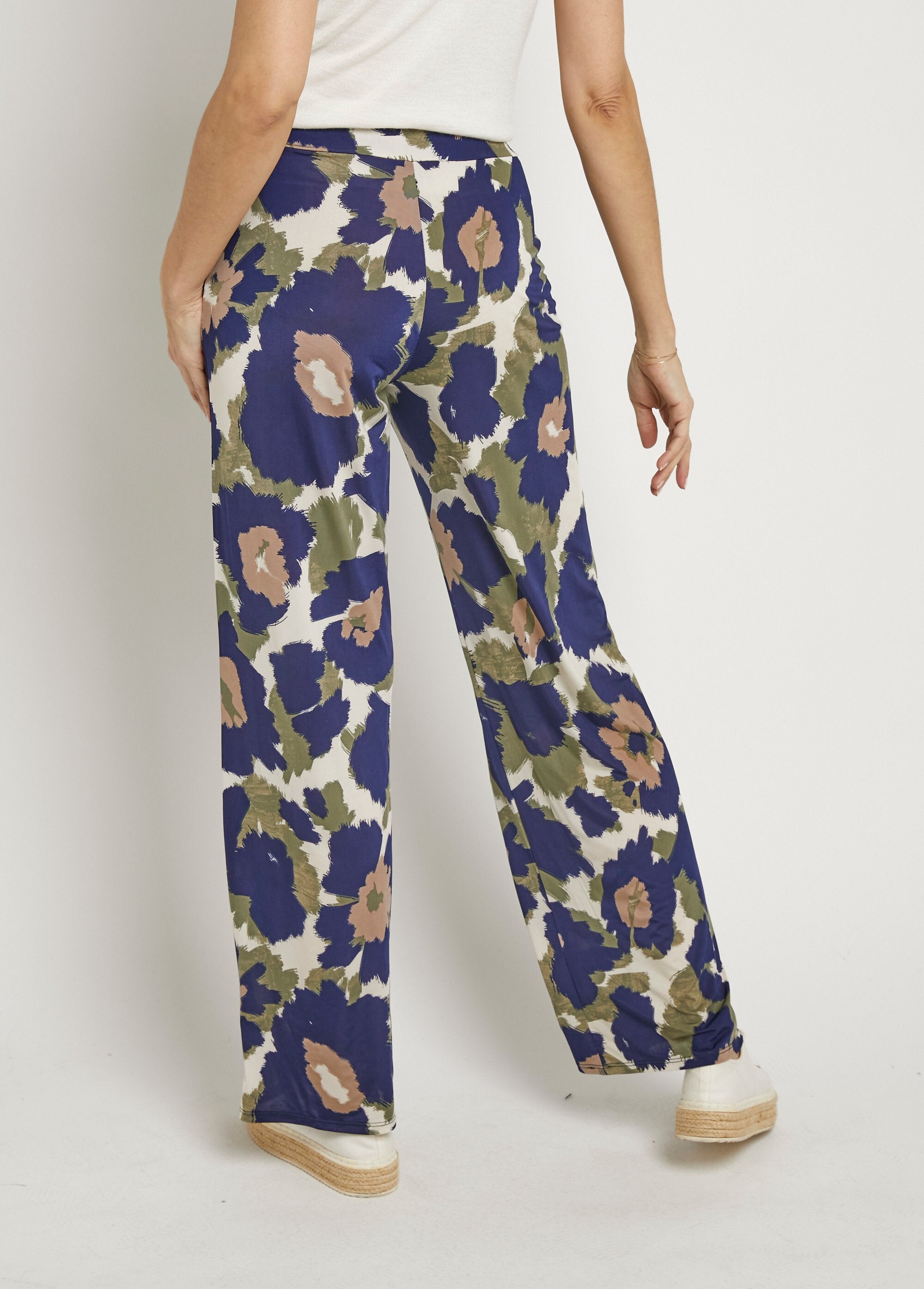 Fluid_stretch_pants,_stylish_floral_Navy_and_khaki_DO1_slim