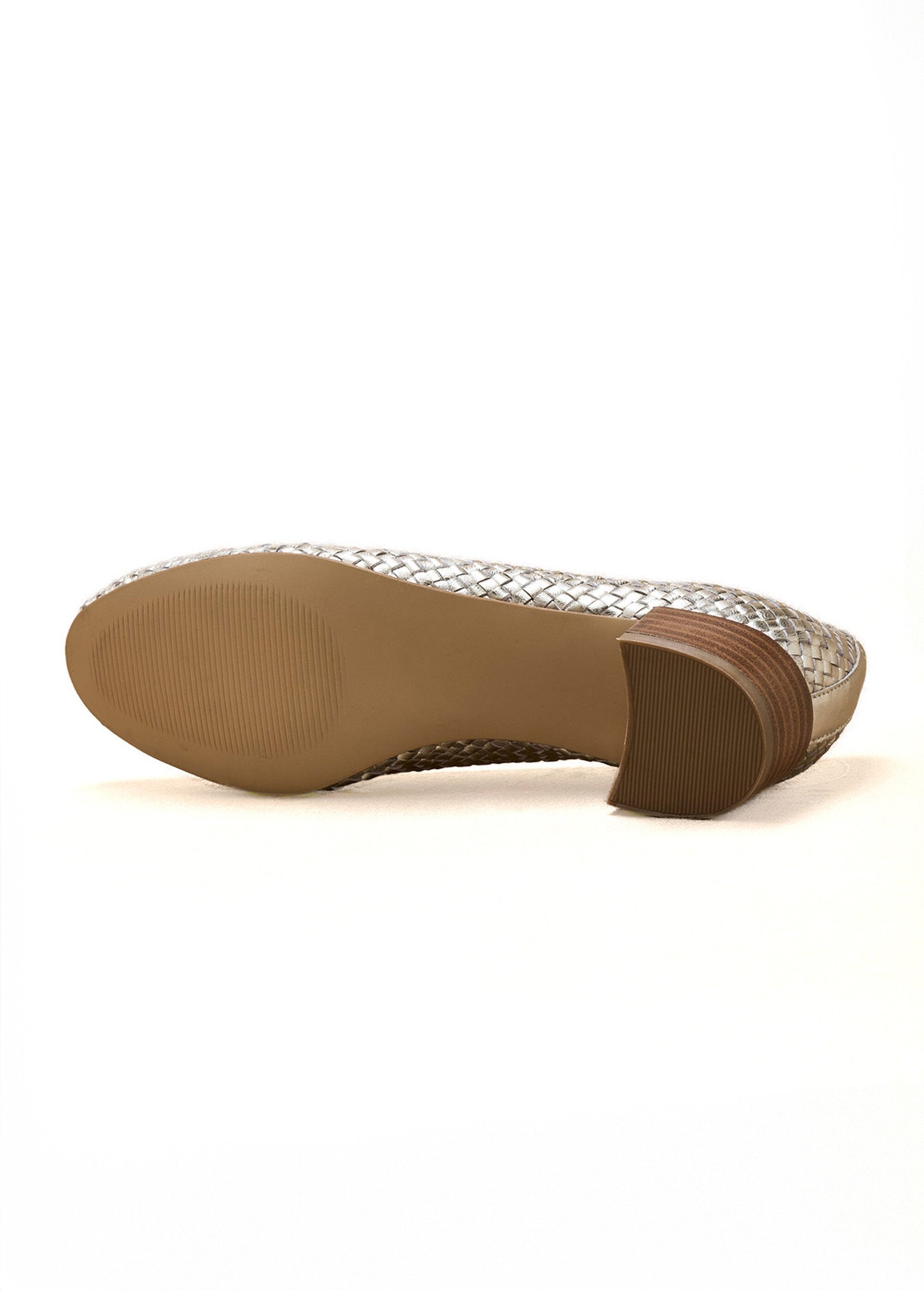 Comfort_width_braided_leather_pumps_Golden_UN1_slim