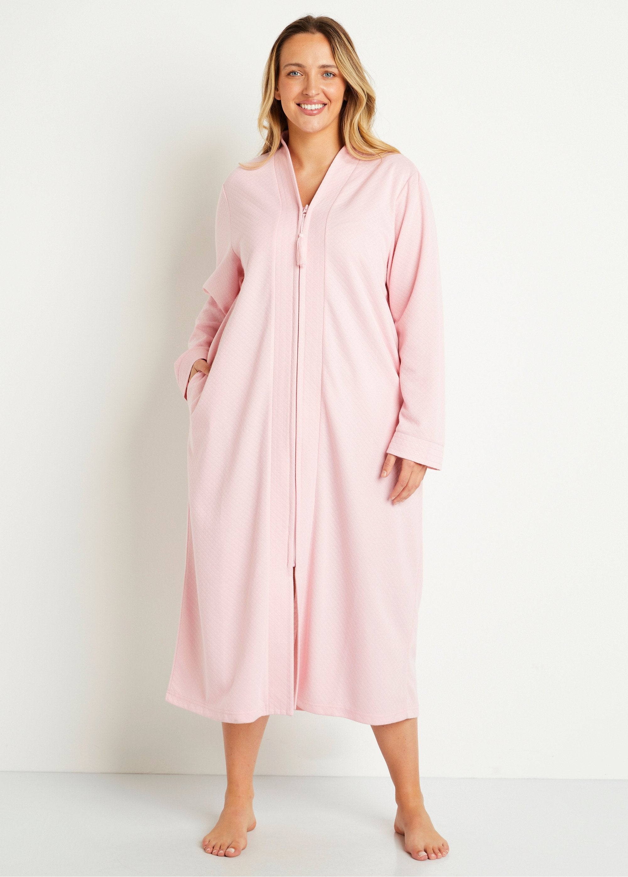 Long_quilted-effect_knit_bathrobe_Pink_FA1_curvy