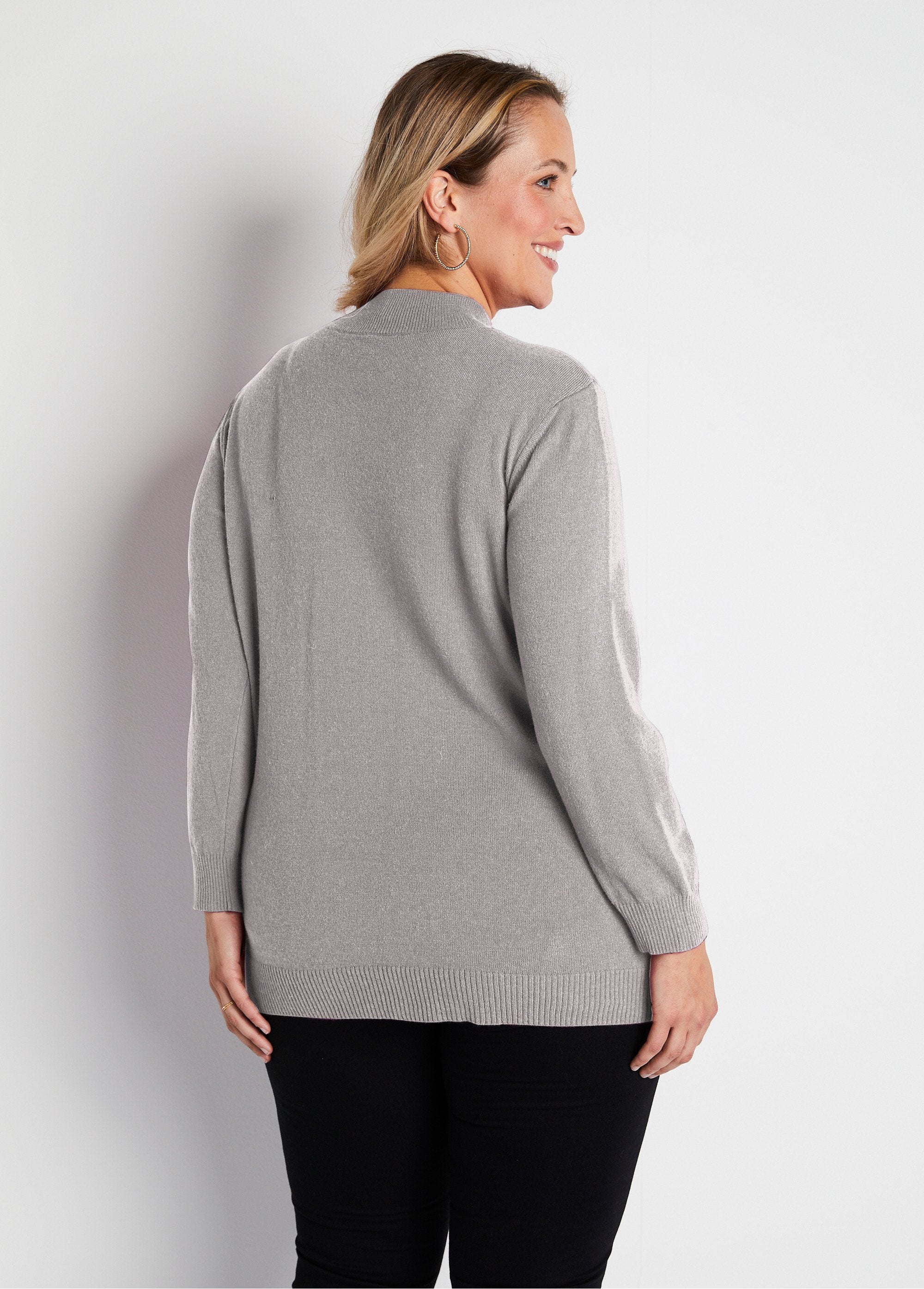 Sweater_with_recycled_fibers,_wool_and_cashmere_Gray_DO1_curvy