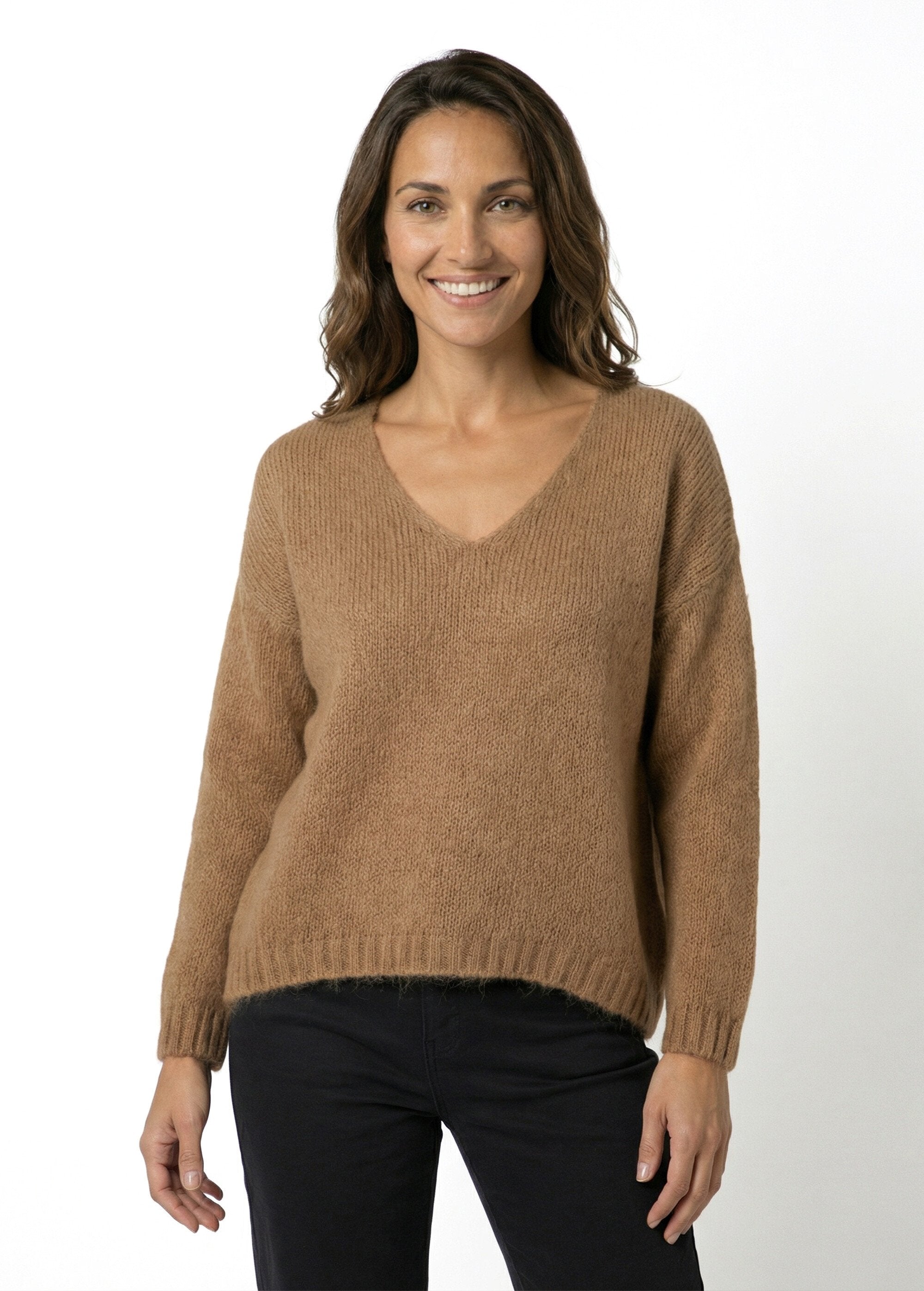 Warm_V-neck_knit_sweater_with_mohair_camel_FA1_slim