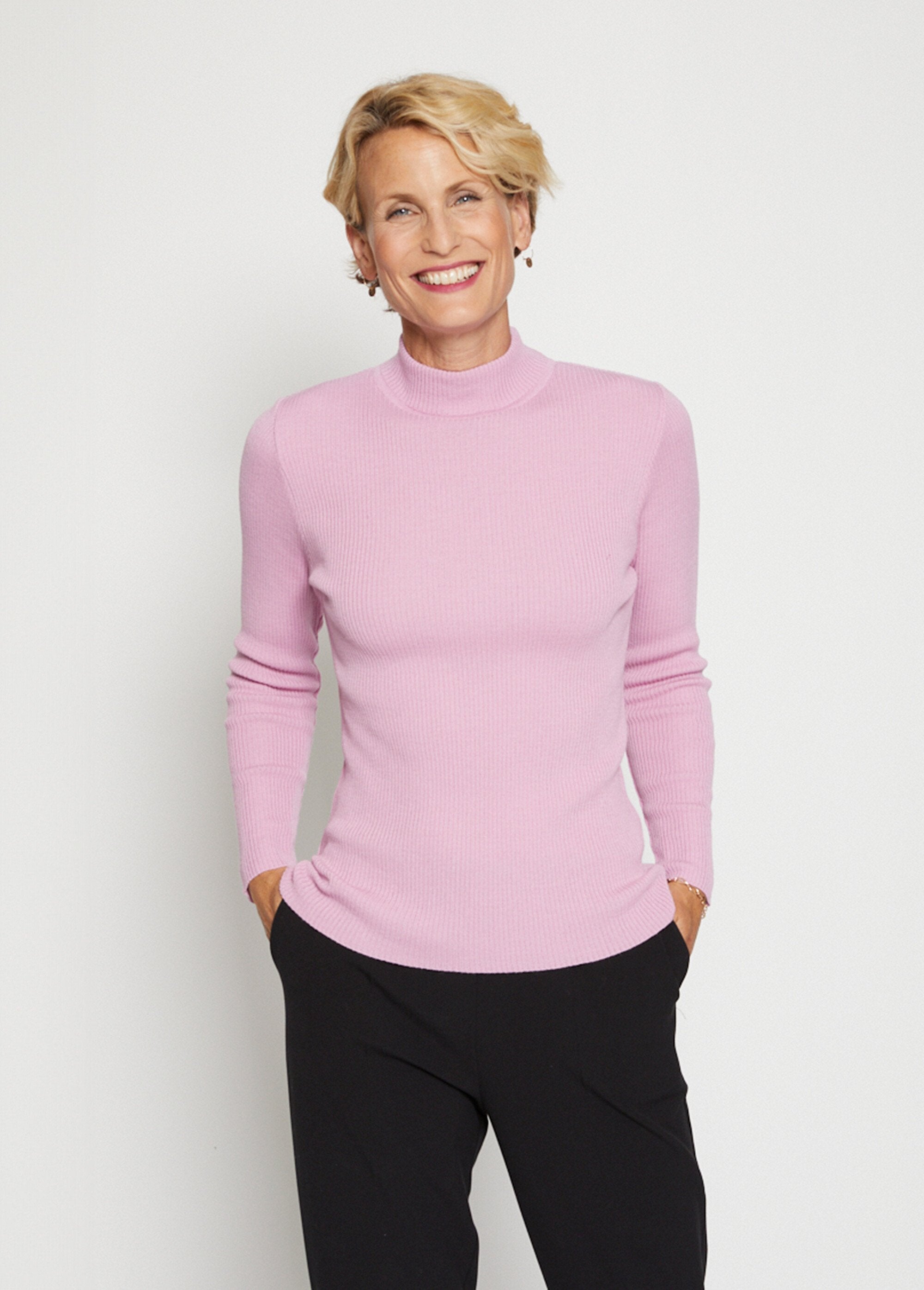 High_neck_sweater_with_merino_wool_Powdery_pink_FA1_slim