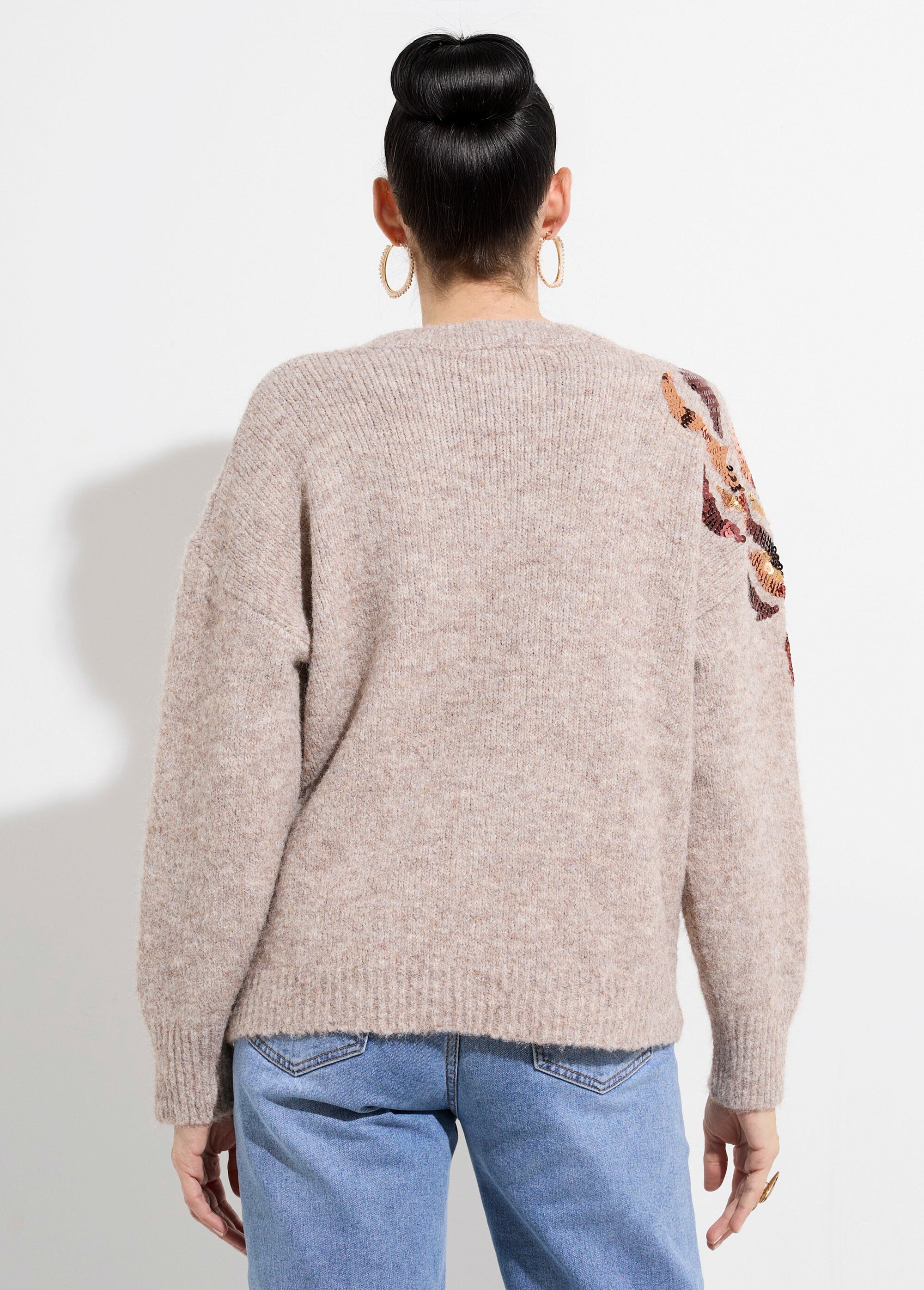 Crew_neck_sweater_with_sequined_flower_design_Beige_DO1_slim