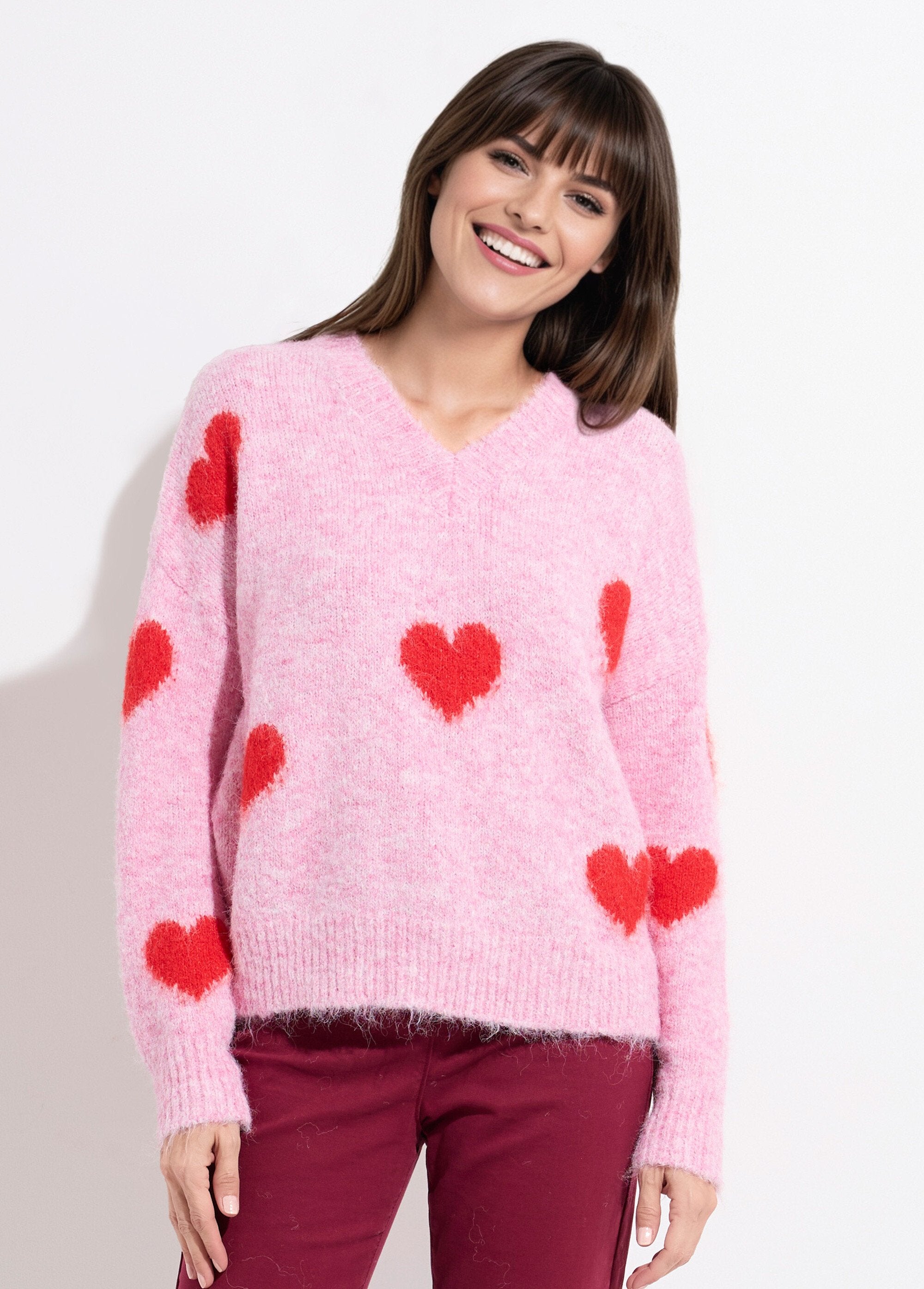 Warm_V-neck_wool_sweater_with_hearts_Light_pink_FA1_slim