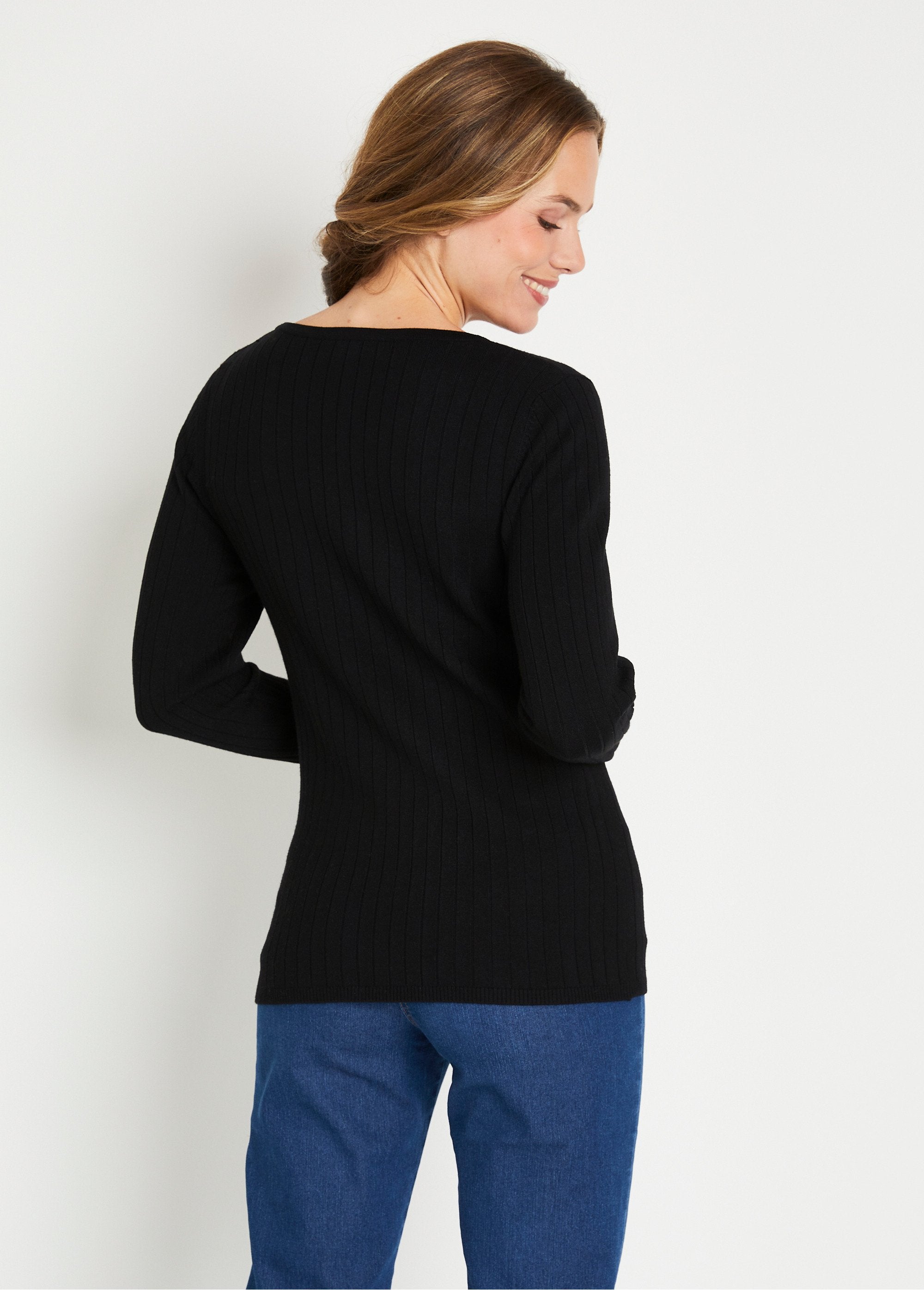 Soft_ribbed_short_sweater_round_neck_flat_ribbing_Black_DO1_slim