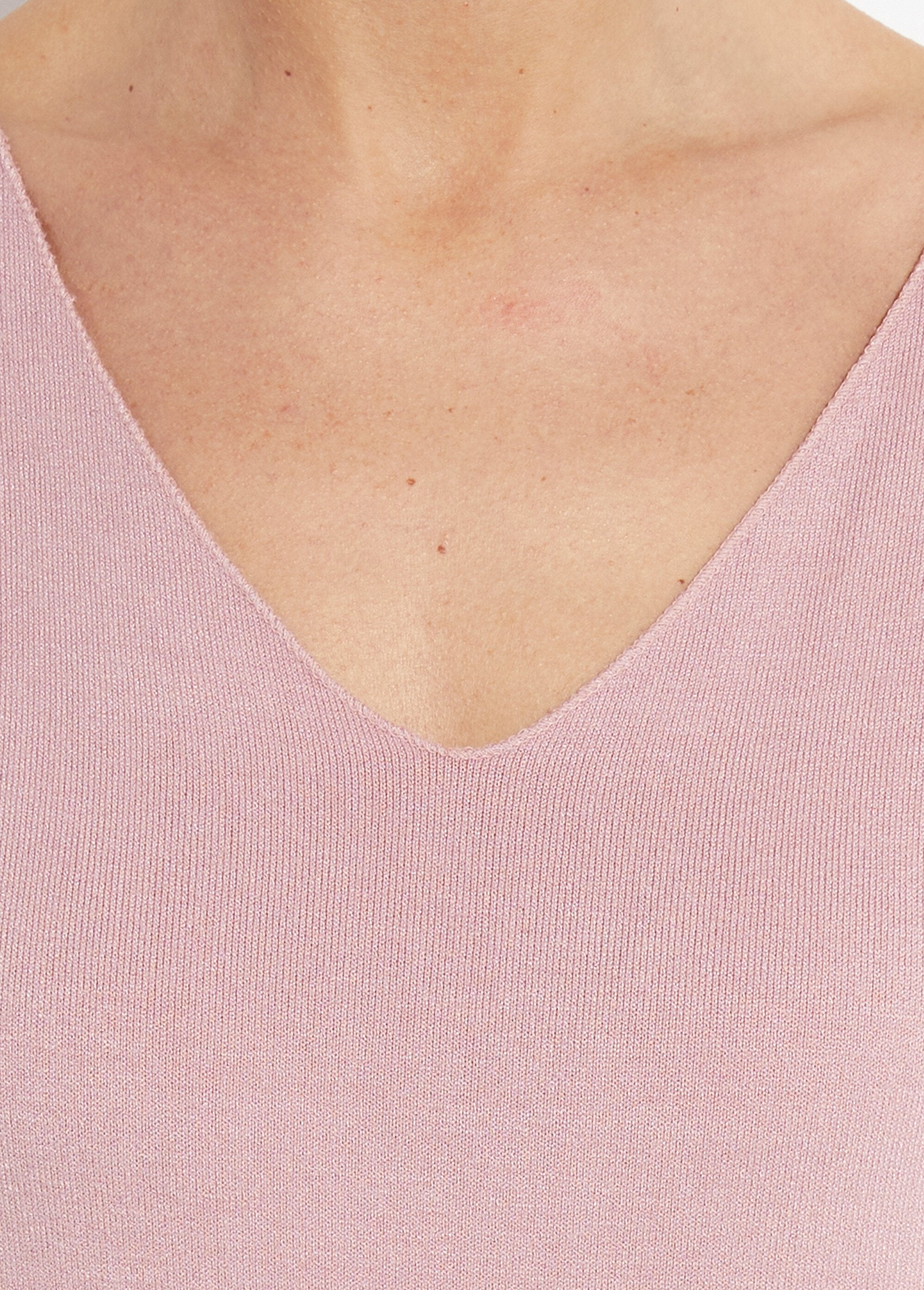 Thin_sweater_with_angora_and_wool,_V-neck_Pink_DE2_slim