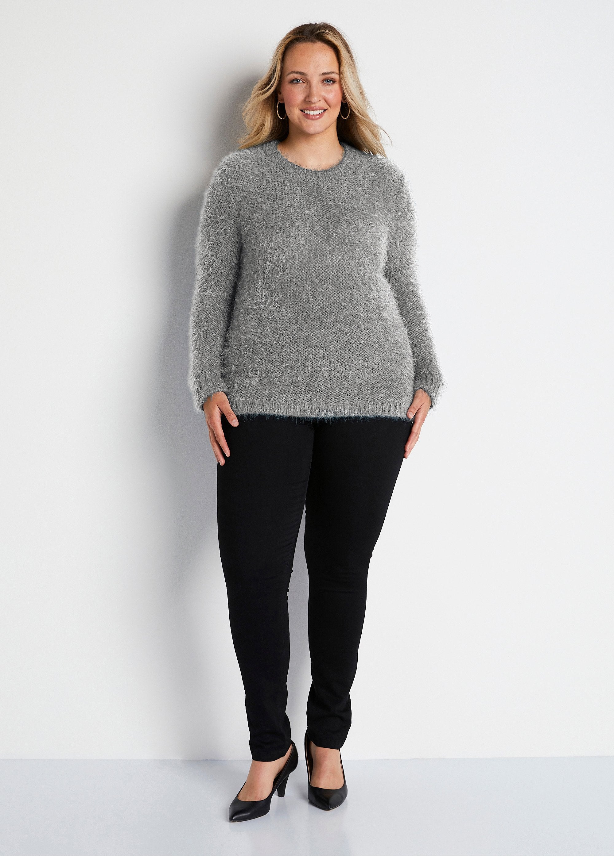 Pull_maille_douce_effet_poilu_Argent_SF1_curvy