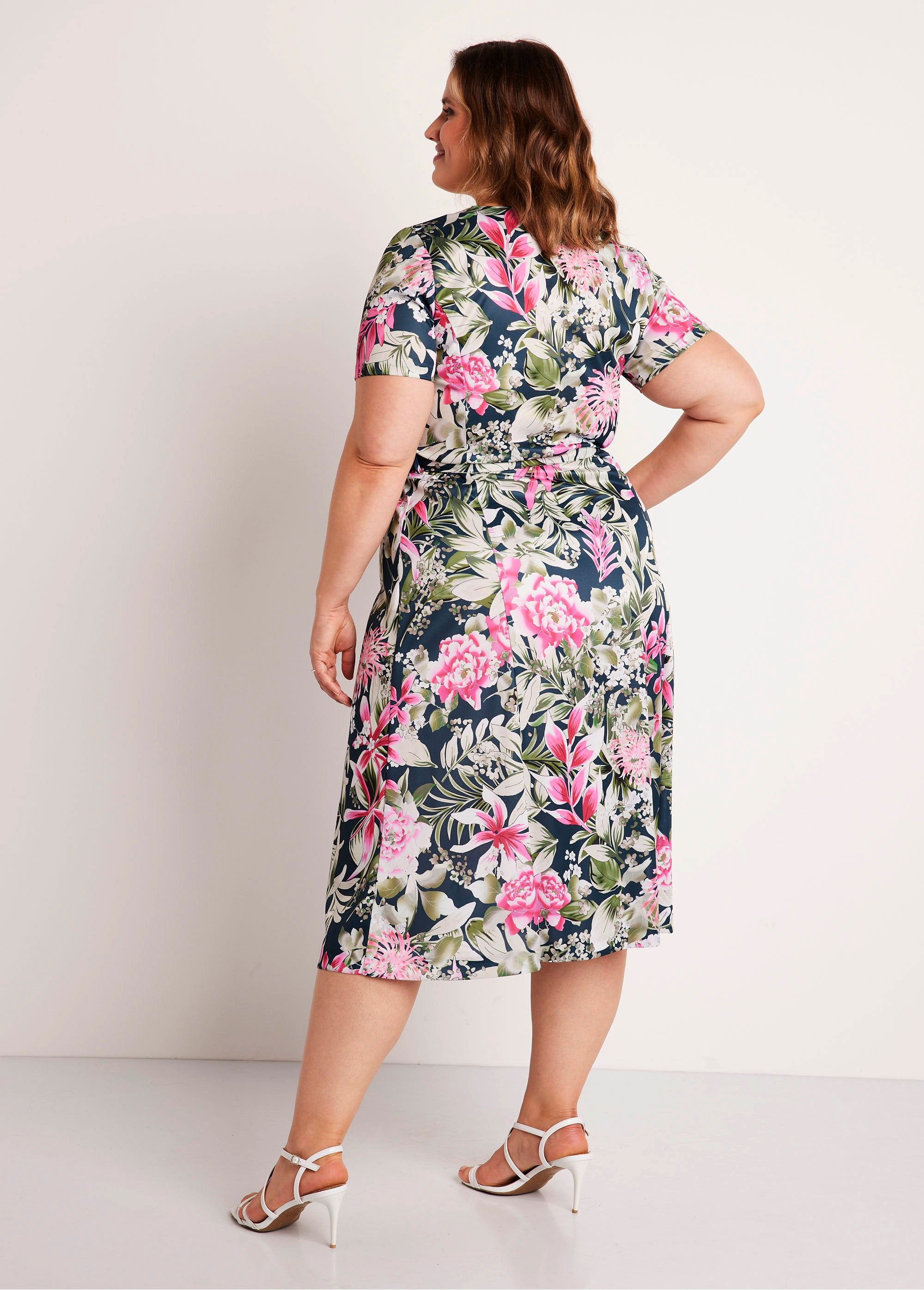 Printed_mid-length_buttoned_dress_Navy_and_fuchsia_DO1_curvy