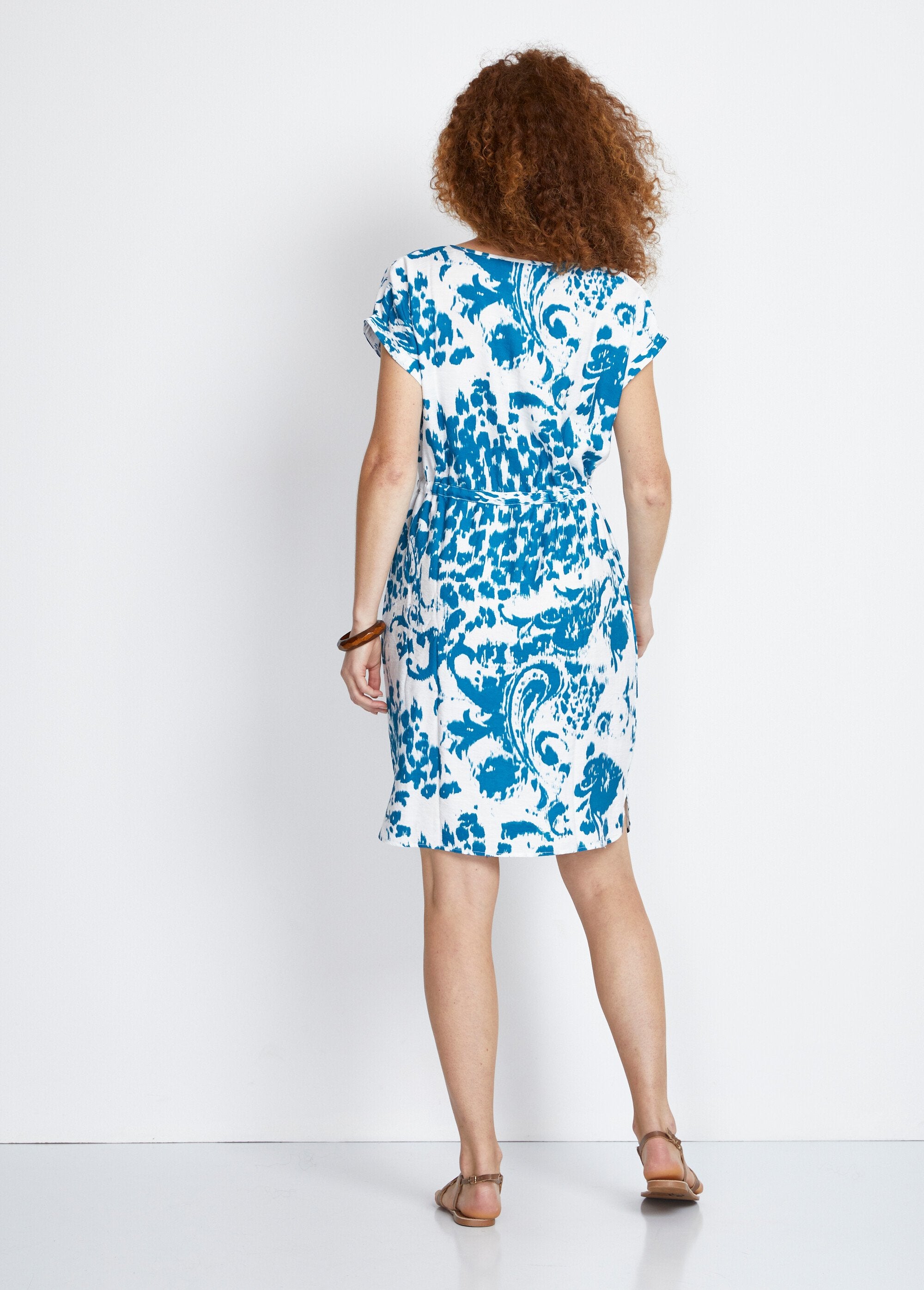 Short_printed_dress_with_kimono_sleeves_White_and_blue_DO1_slim