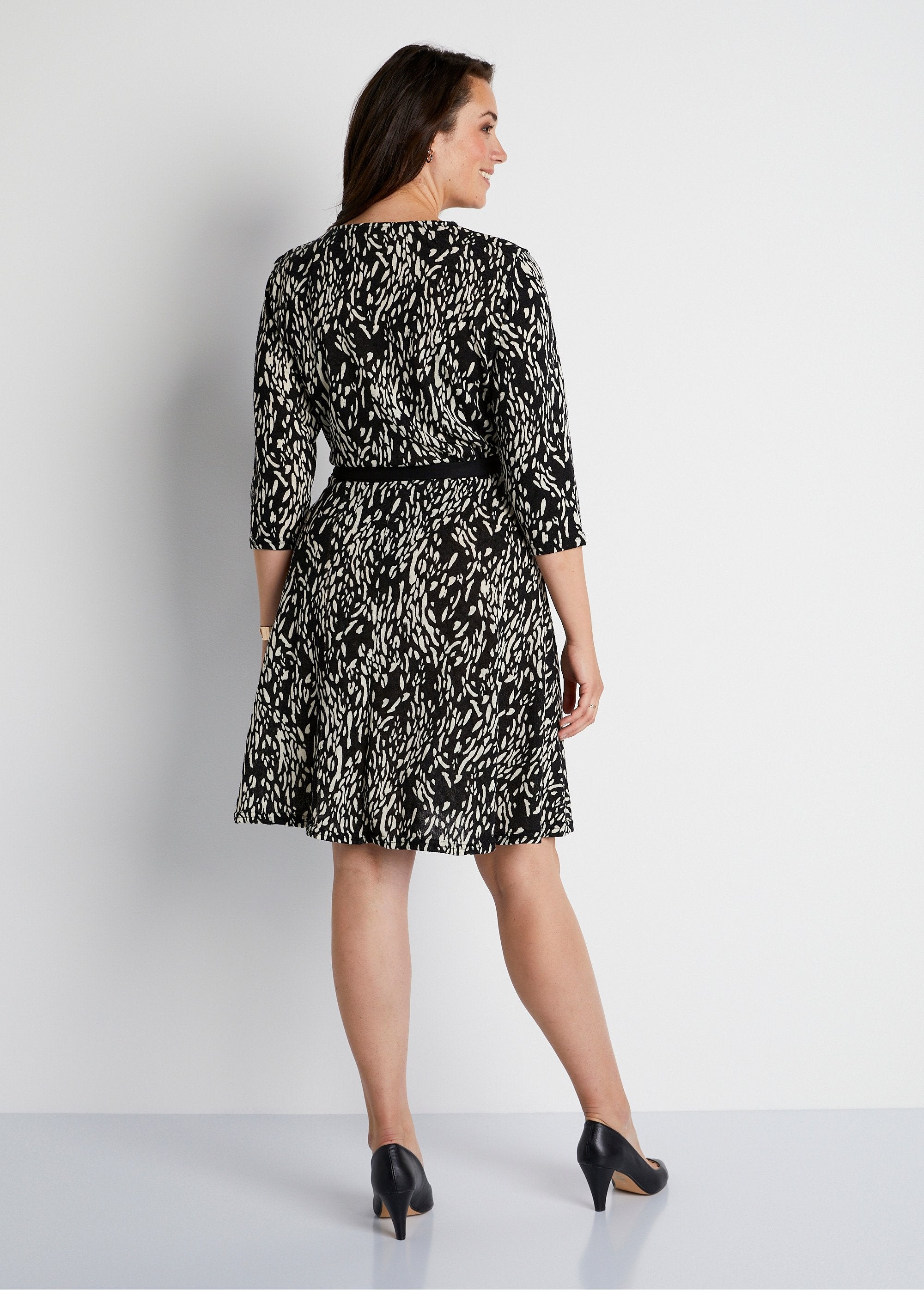 Short_printed_warm_knit_dress_Black_and_white_print_DO1_curvy