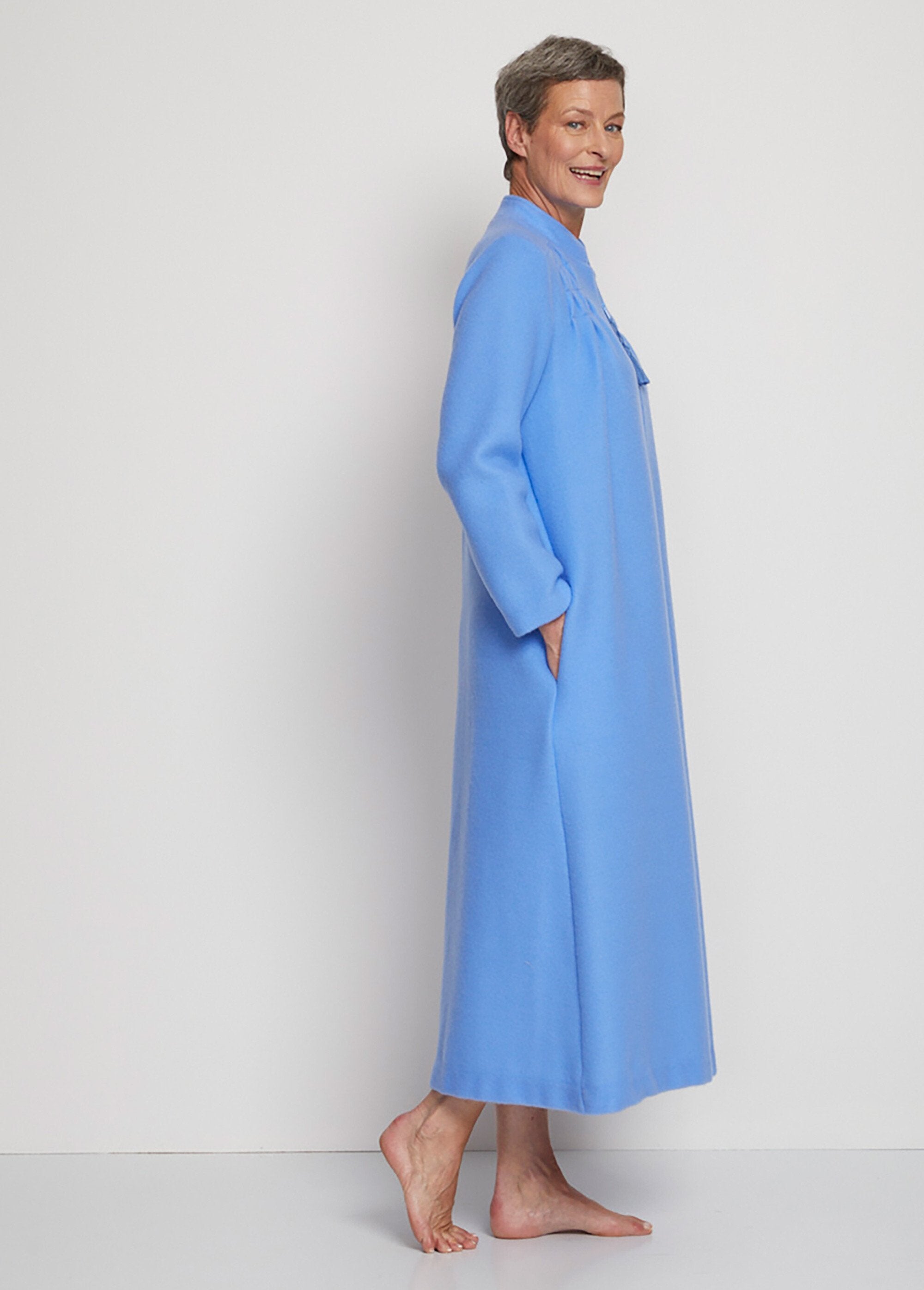 Courtelle®_zipped_knit_bathrobe_Blue_DR1_slim