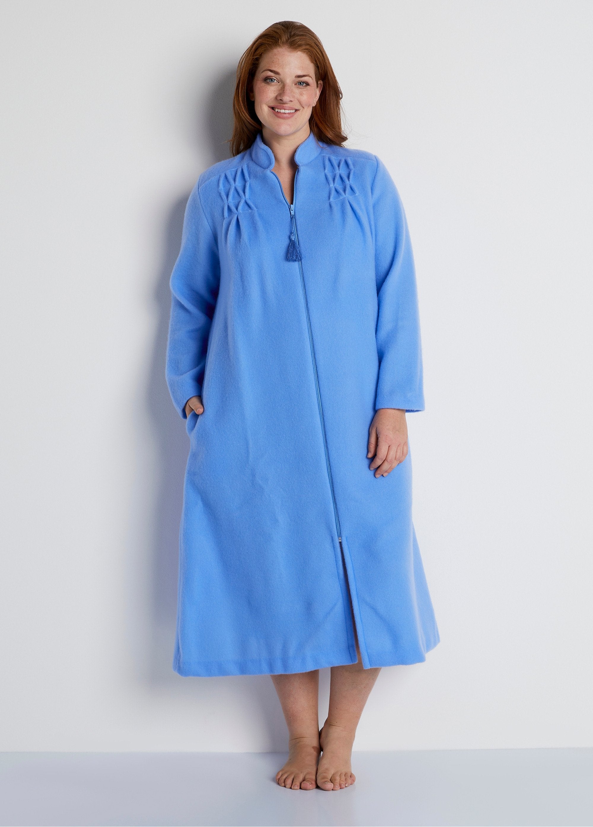 Courtelle®_zipped_knit_bathrobe_Blue_FA2_curvy