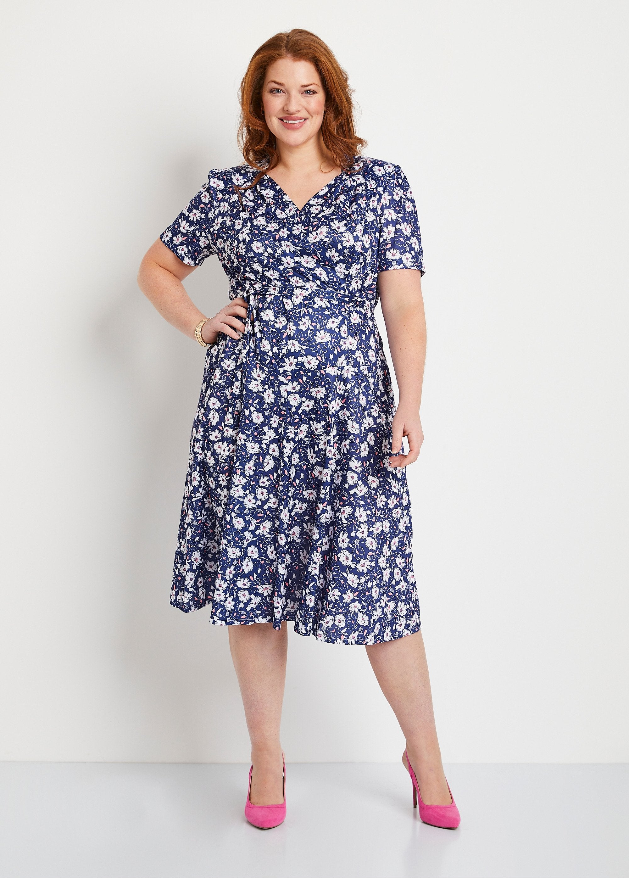 Flared_floral_wrap_dress_Navy_background_FA1_curvy