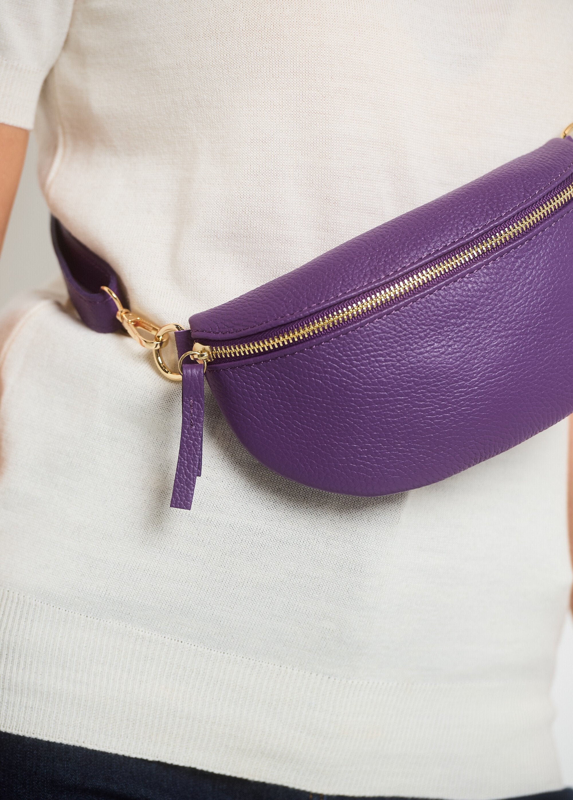 Women's_grained_leather_fanny_pack_Purple_DE4_slim