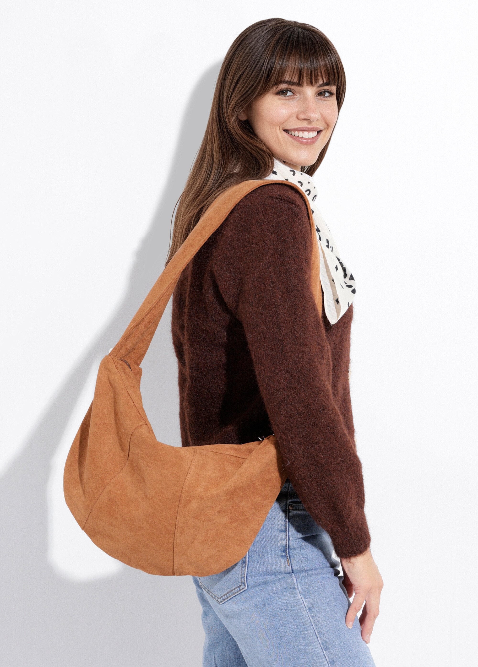 Suede_bag_with_wide_shoulder_strap_camel_FA1_slim