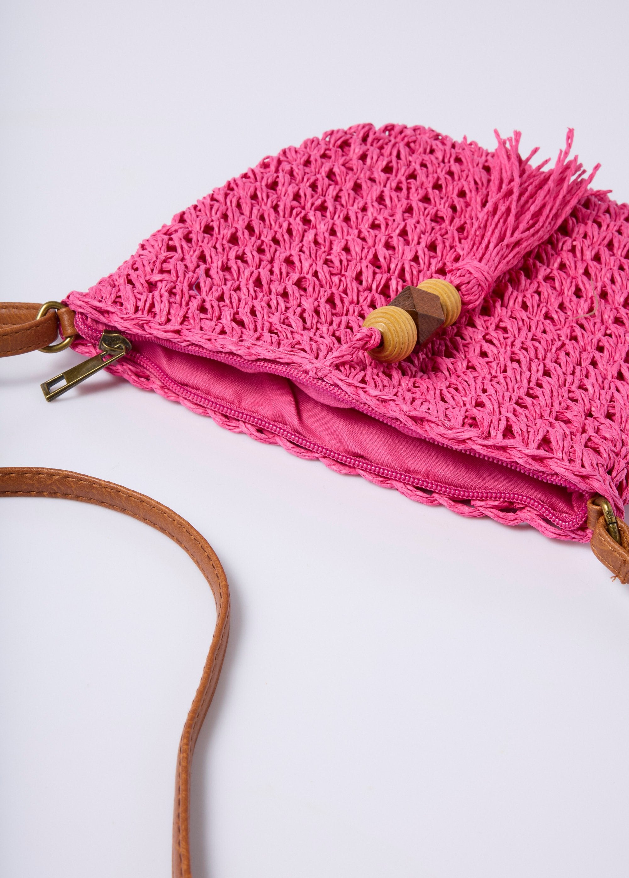 Straw_shoulder_bag,_pearl_pompom_Fuchsia_DE2_slim