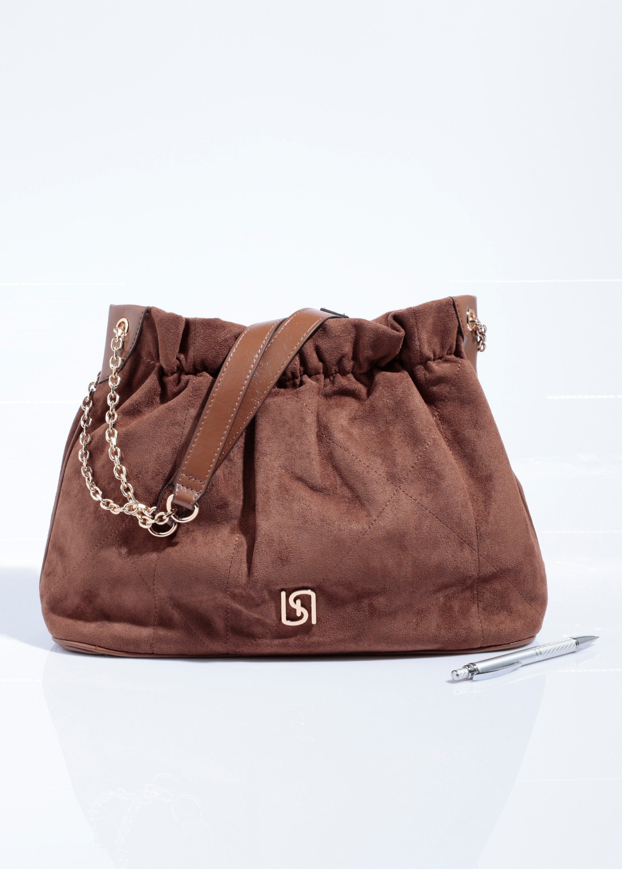 Chic_pleated_suede_bag_with_metal_strap_camel_FA1_slim