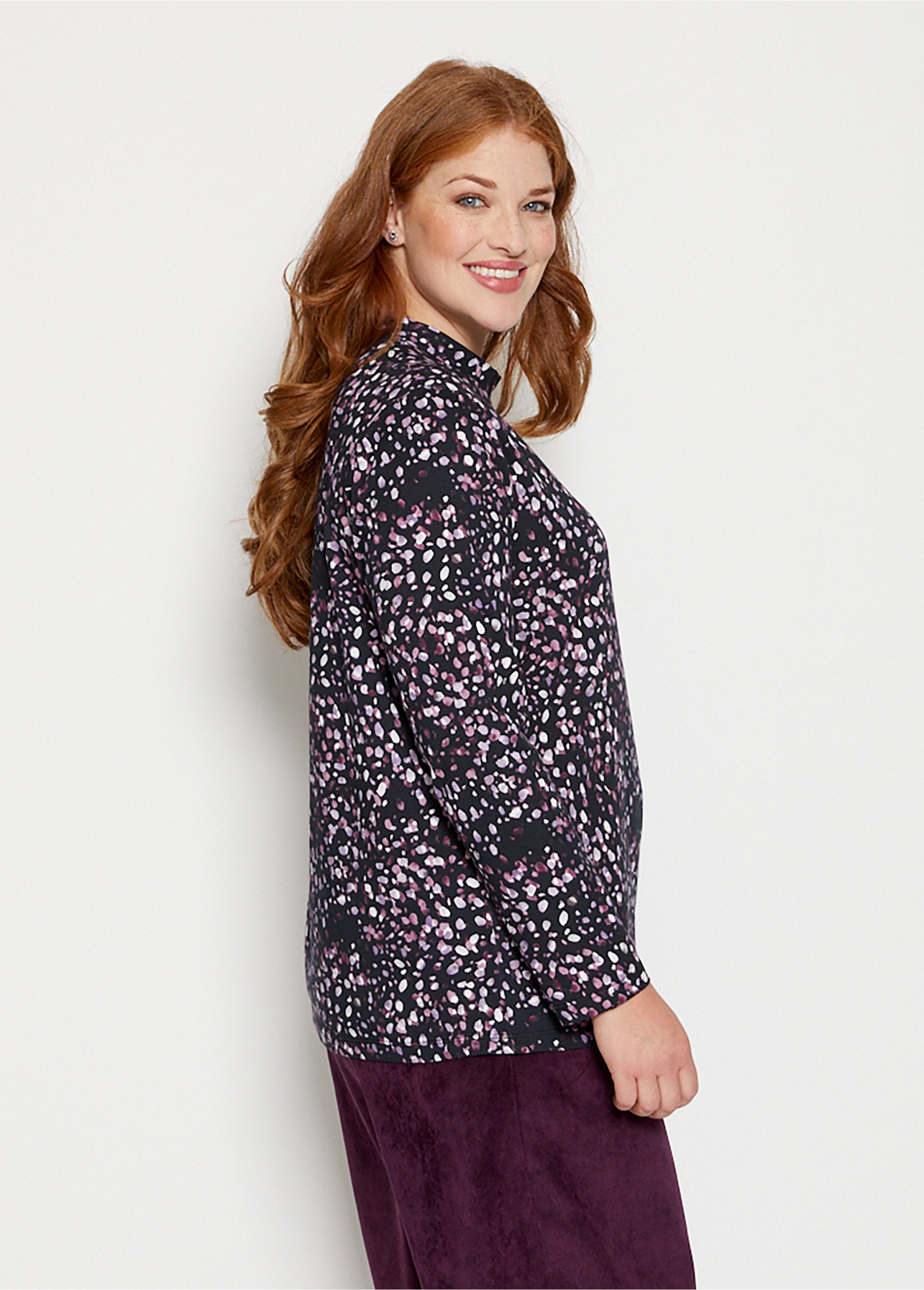 Long_supple_soft_knit_undershirt_Lilac_print_DR1_curvy