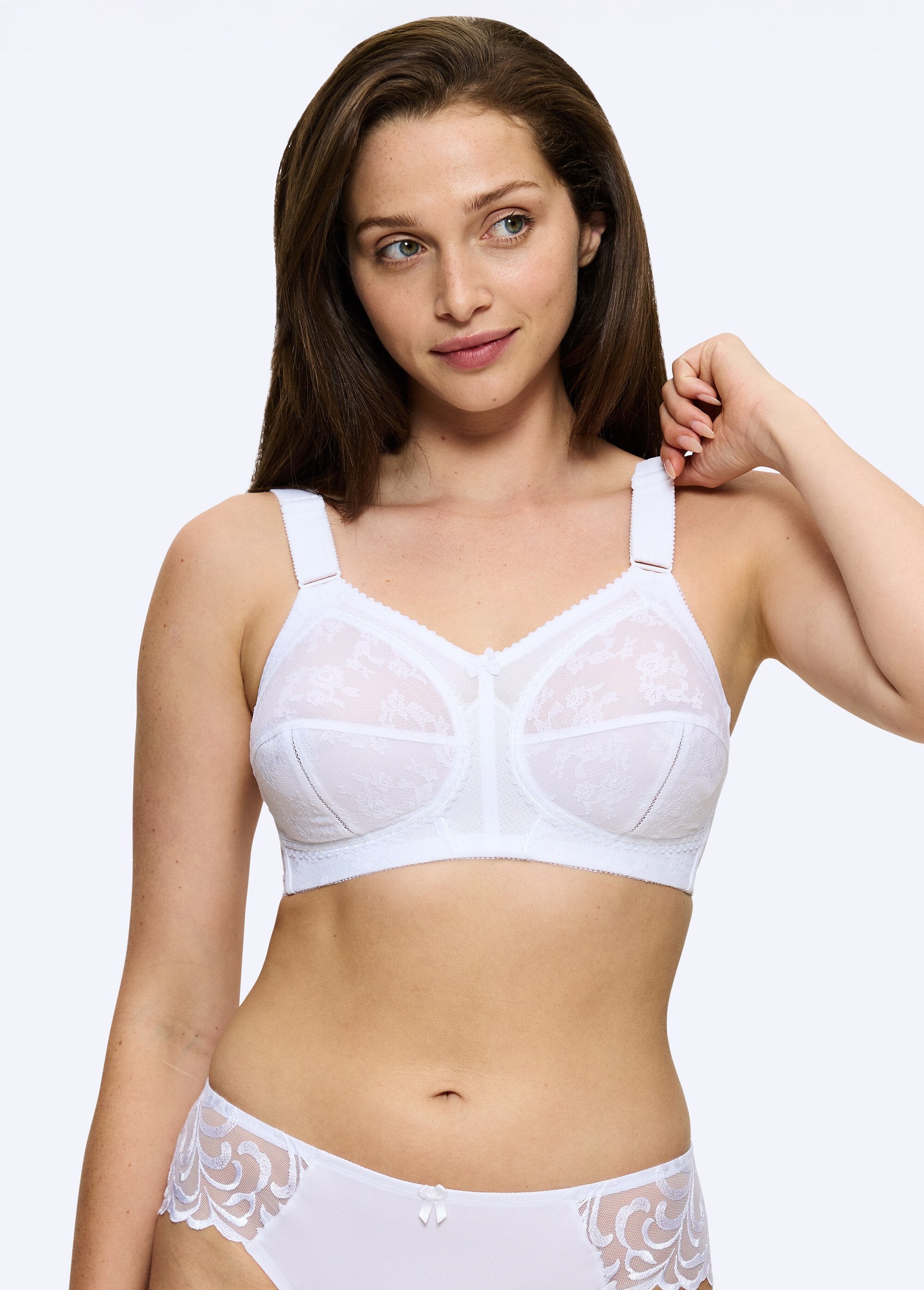 Wire-free_bra,_Doreen_White_FA1_slim