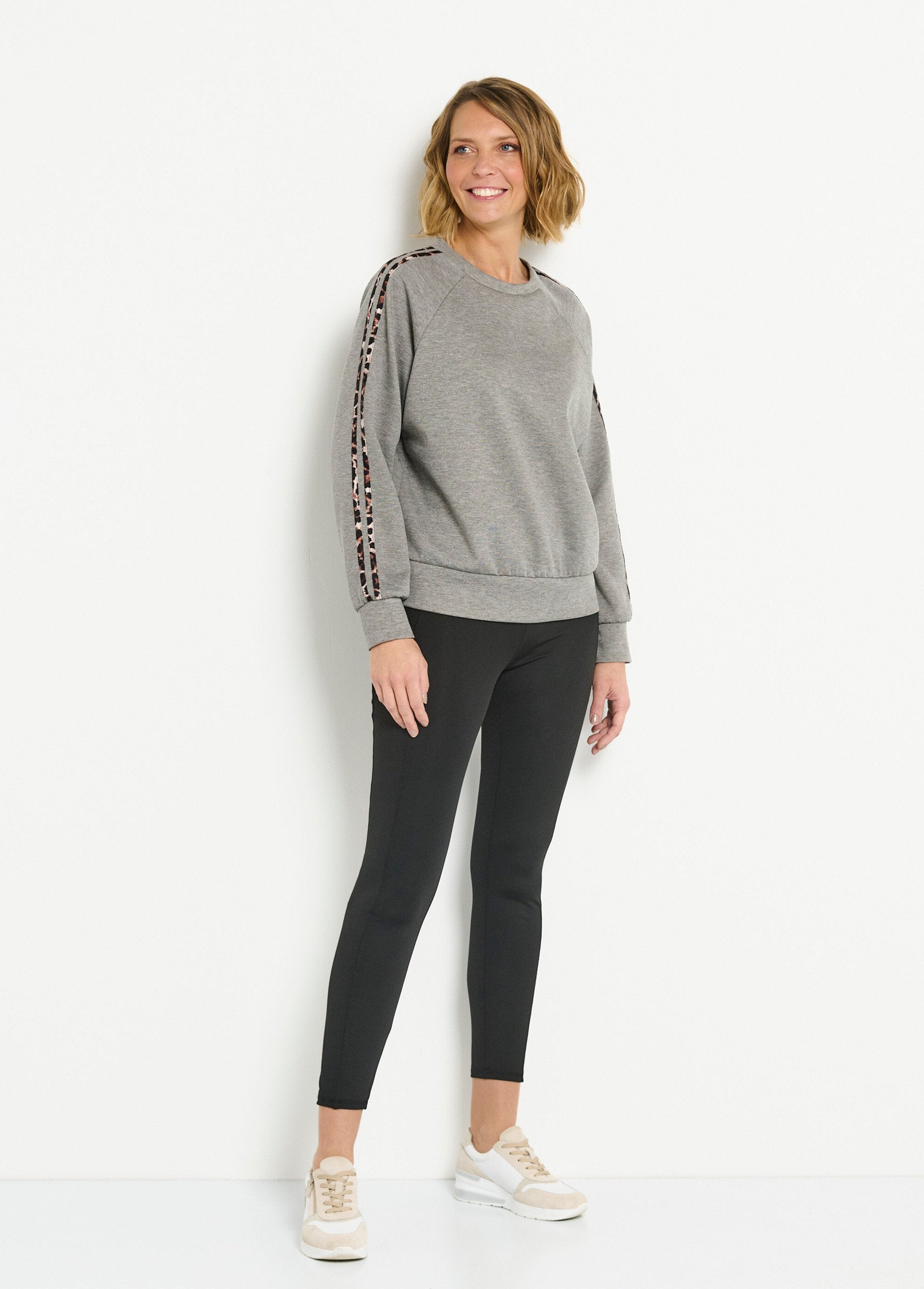 Round_neck_comfort_sweatshirt_with_leopard_stripes_Gray_SF1_slim