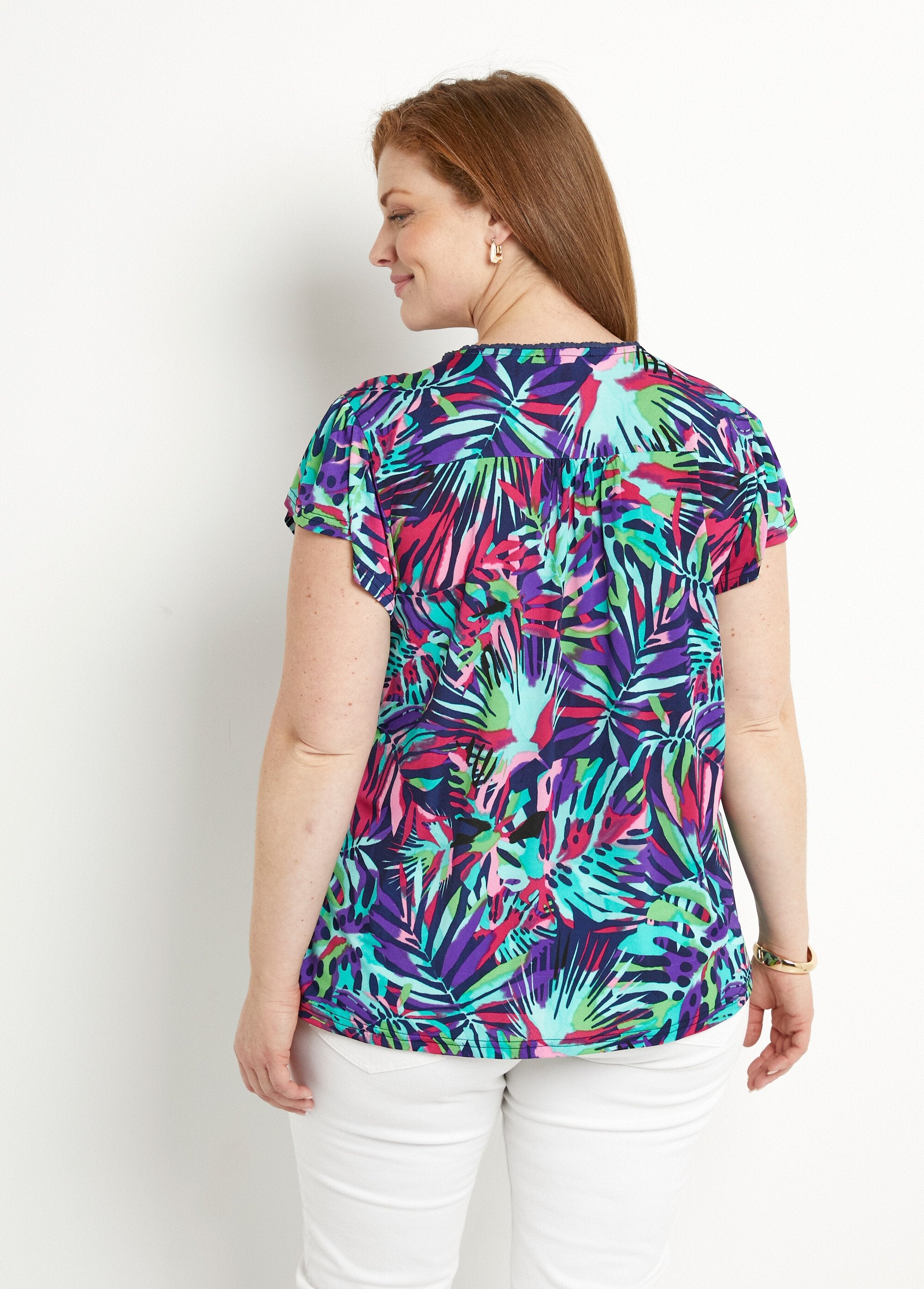 Short_sleeve_flared_V-neck_t-shirt_Multicolor_DO1_curvy