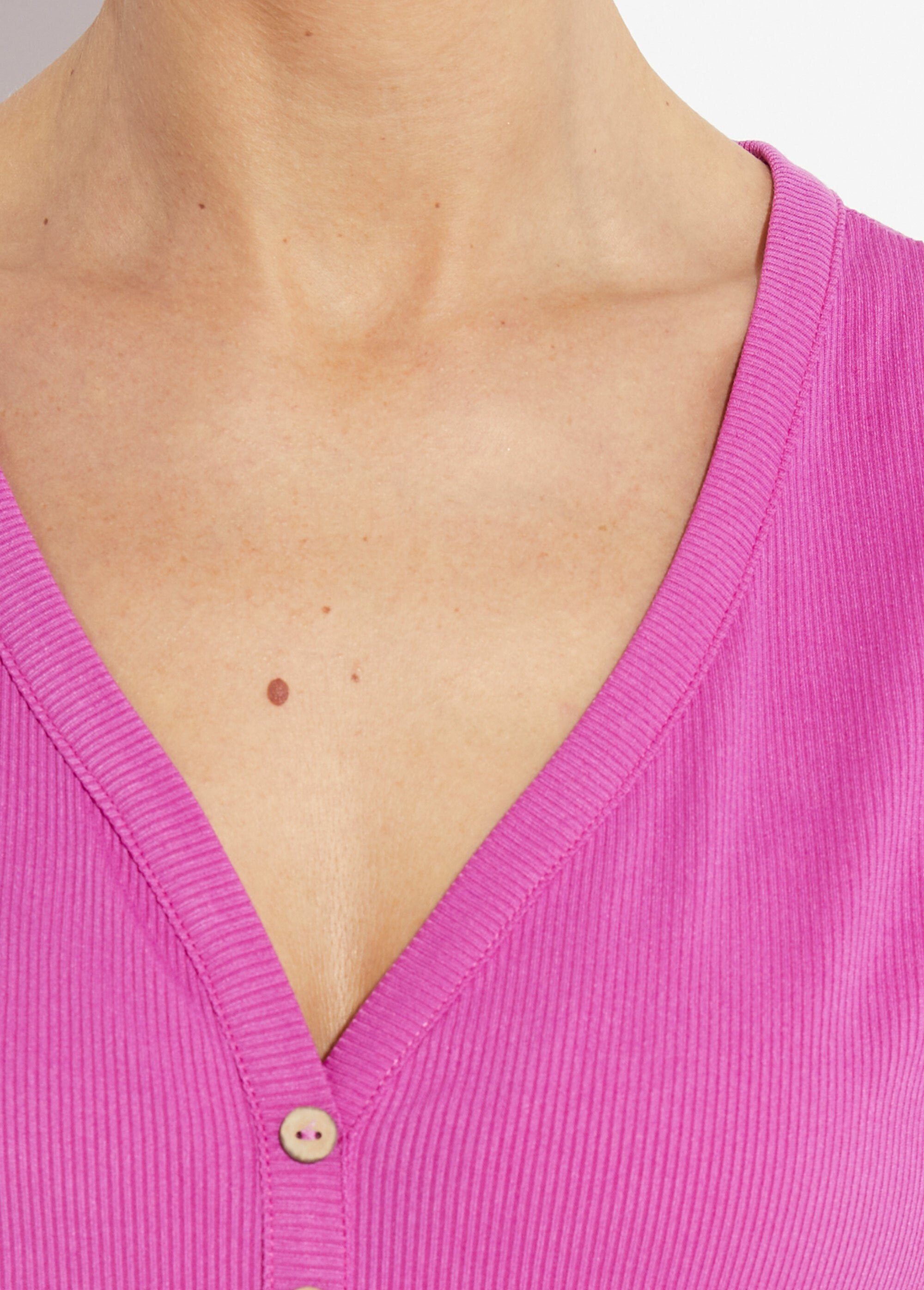 T-shirt_col_V_jersey_cotelé,_Essentiel_Fuchsia_DE1_slim