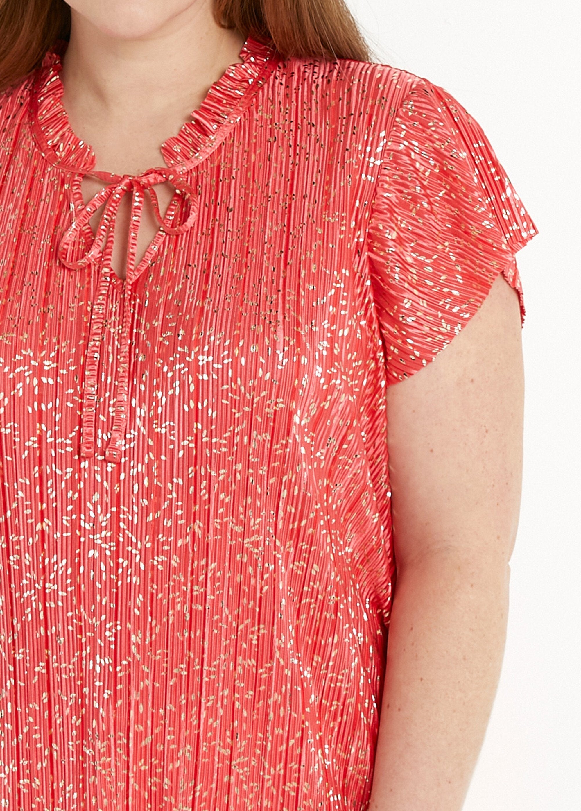 Long_gold_print_short-sleeved_T-shirt_Coral_DE1_curvy