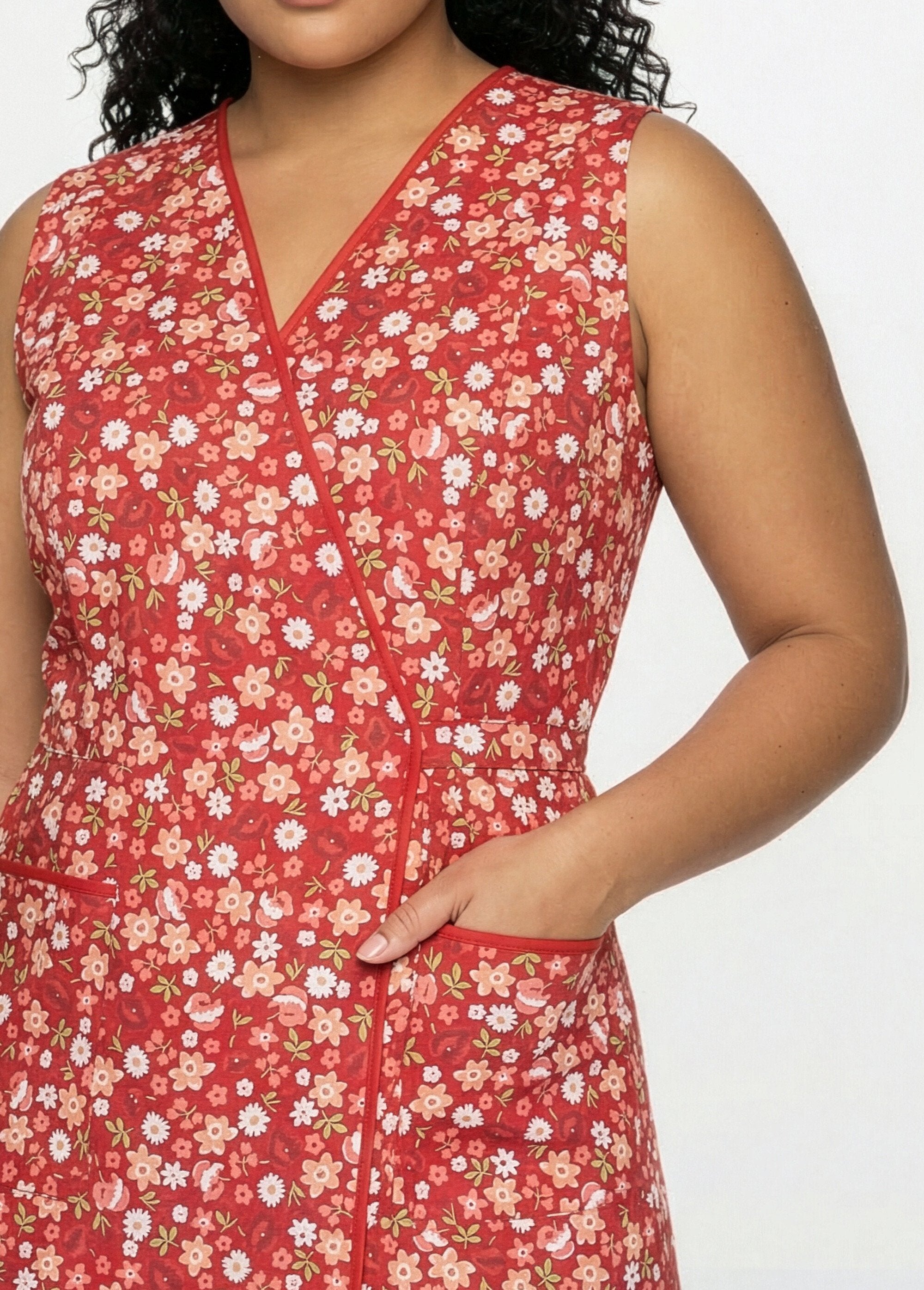 Cotton_floral_sleeveless_wrap_apron_Red_DE1_slim