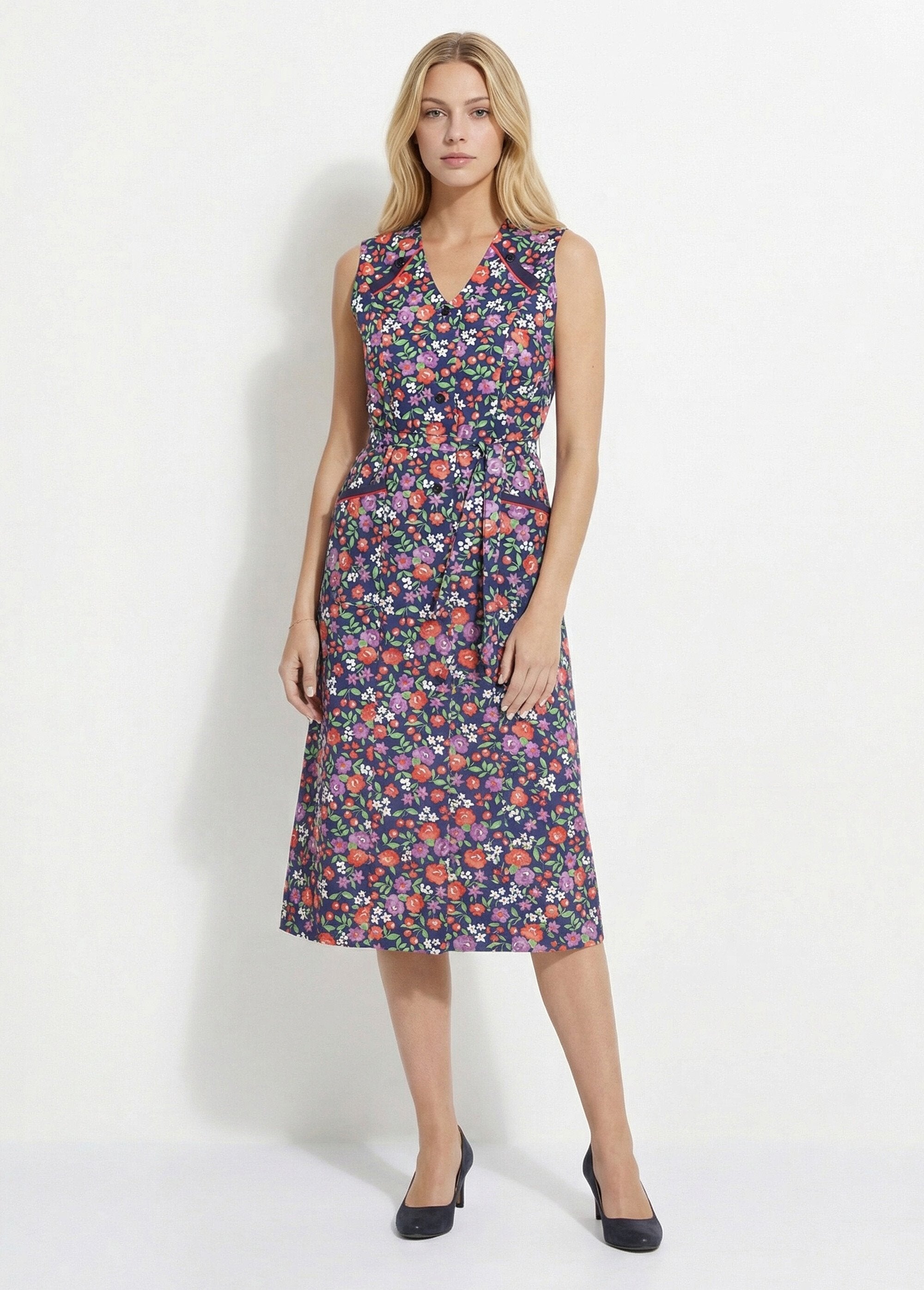 Sleeveless_buttoned_apron_with_floral_print_Marine_FA1_slim