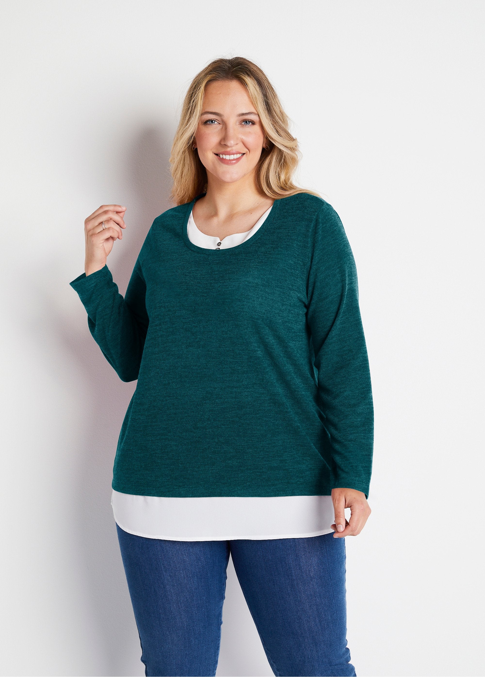 Mid-length_2-in-1_effect_t-shirt_Emerald_FA1_curvy