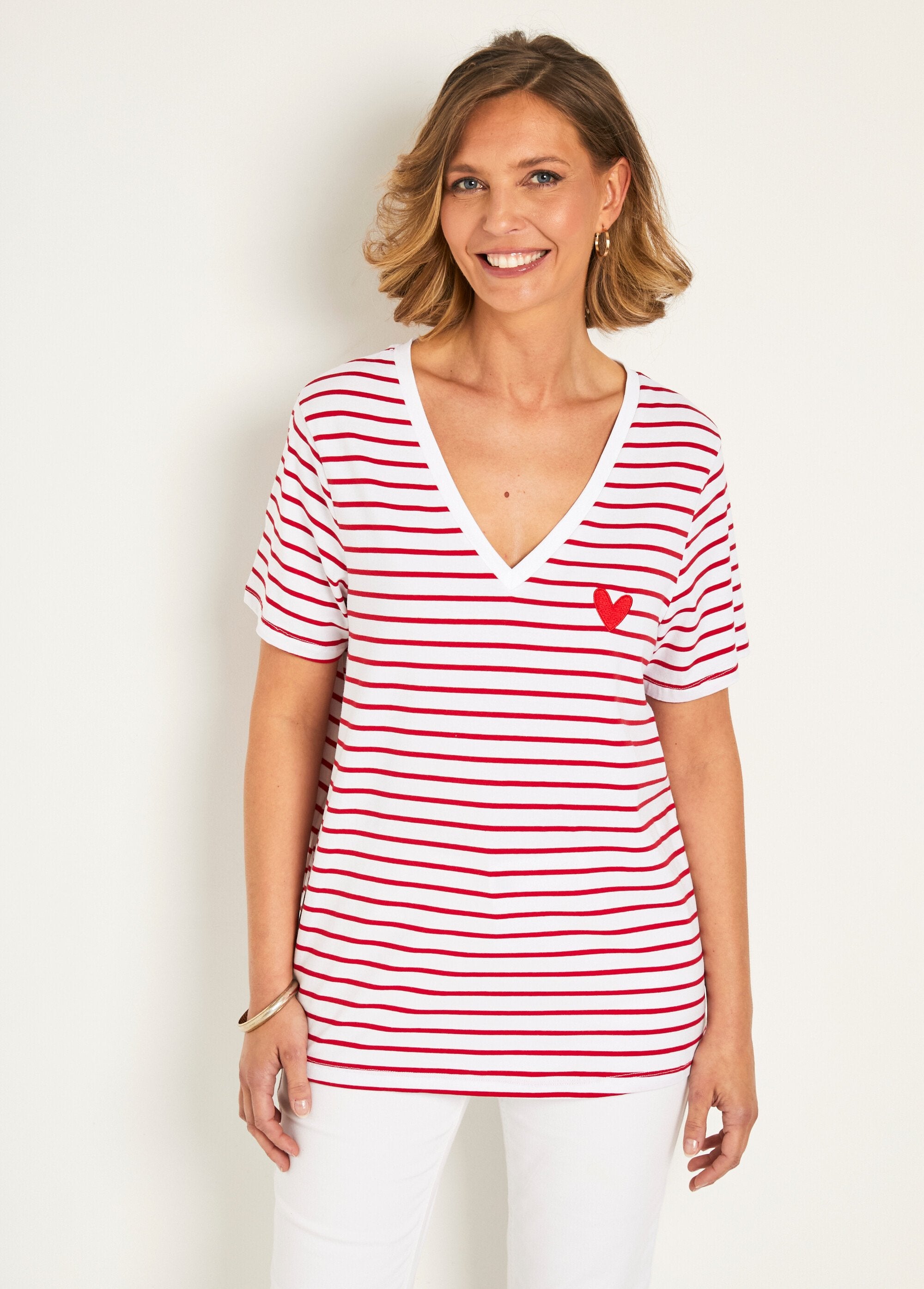Striped_V-neck_T-shirt_with_heart_embroidery_Red_stripe_FA1_slim