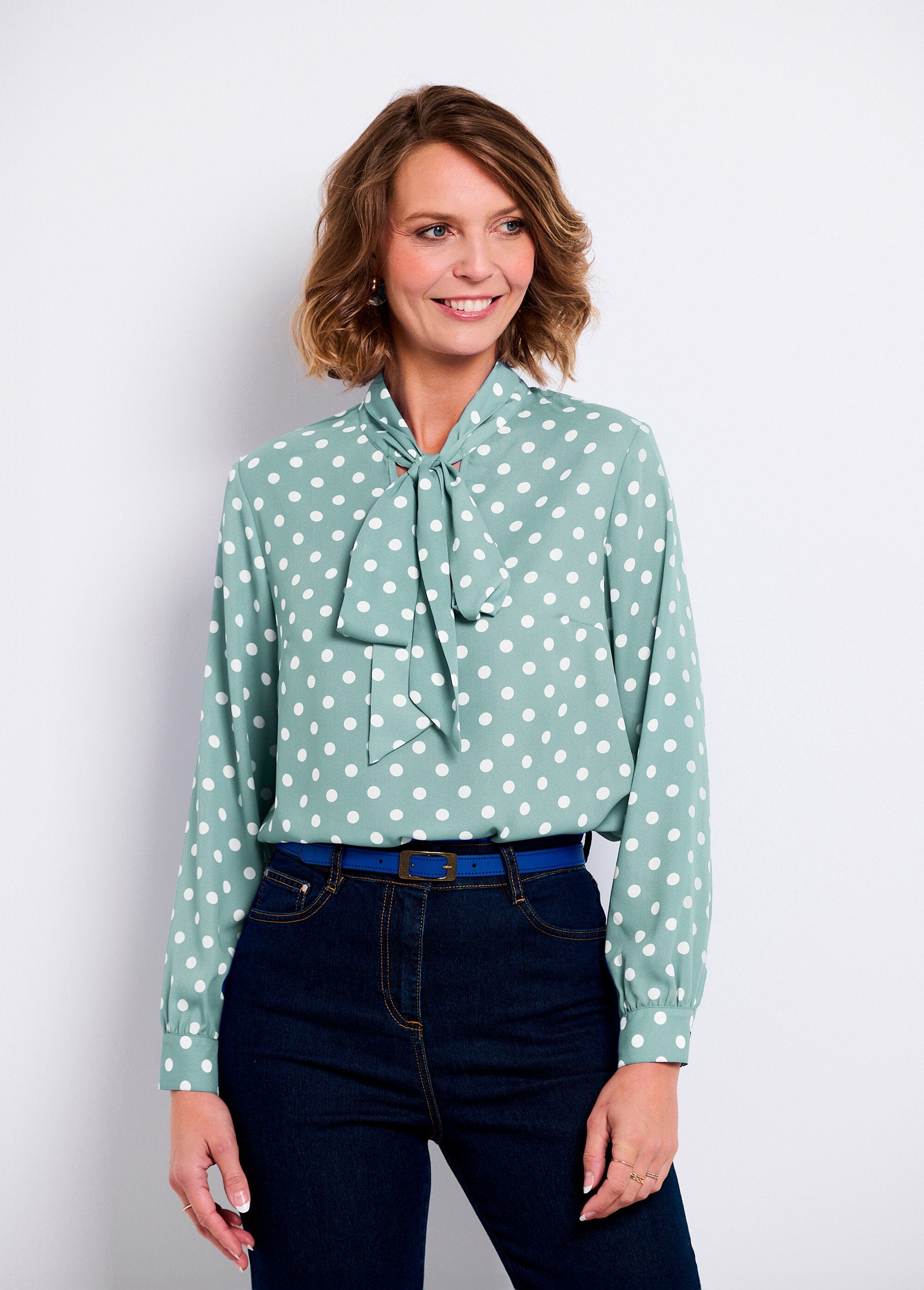 Flowing_tunic_with_pussy_bow_collar,_plain_or_polka_dot_Green_and_white_FA1_slim