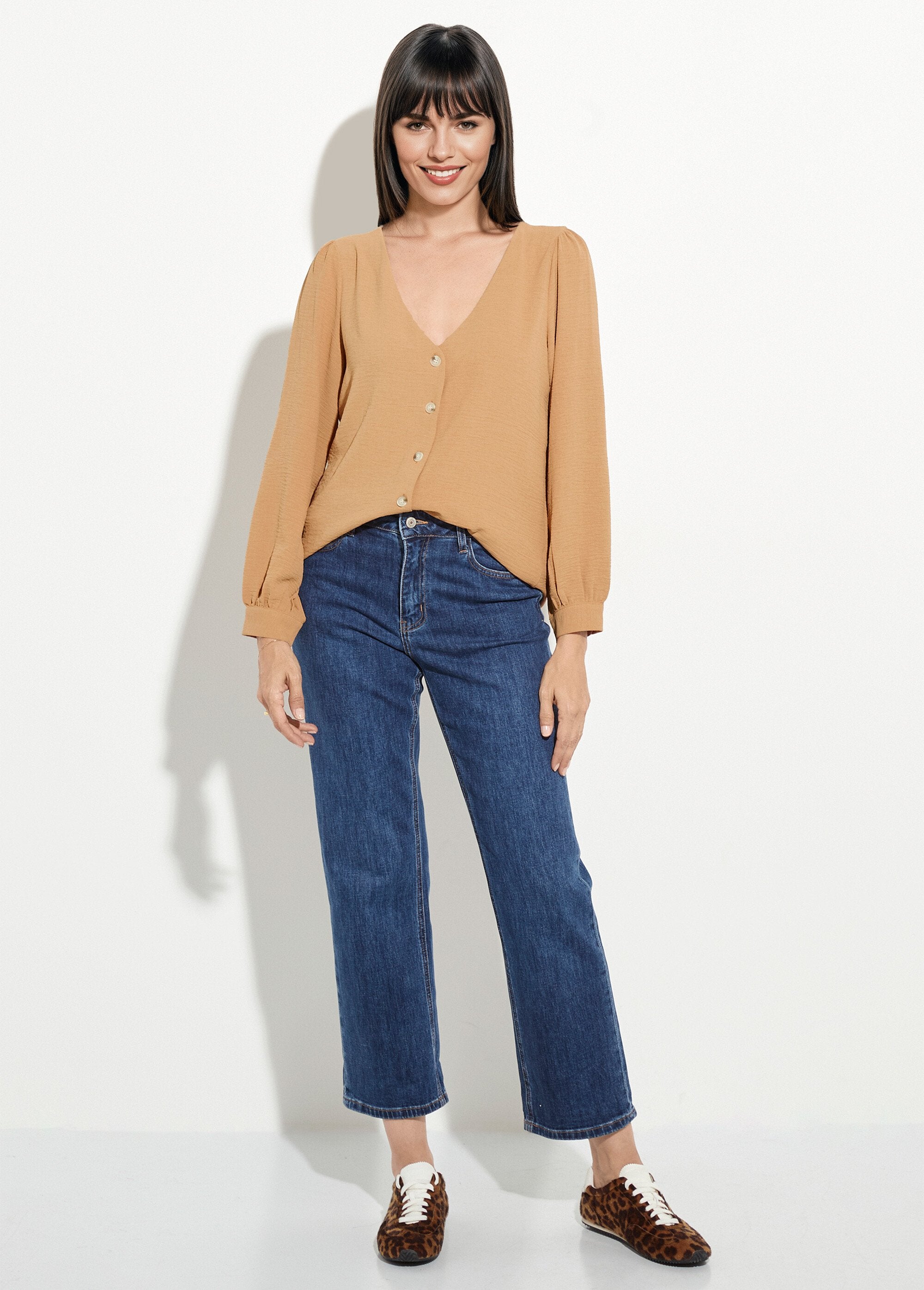 Buttoned,_embossed_tunic_with_V-neck_camel_SF1_slim