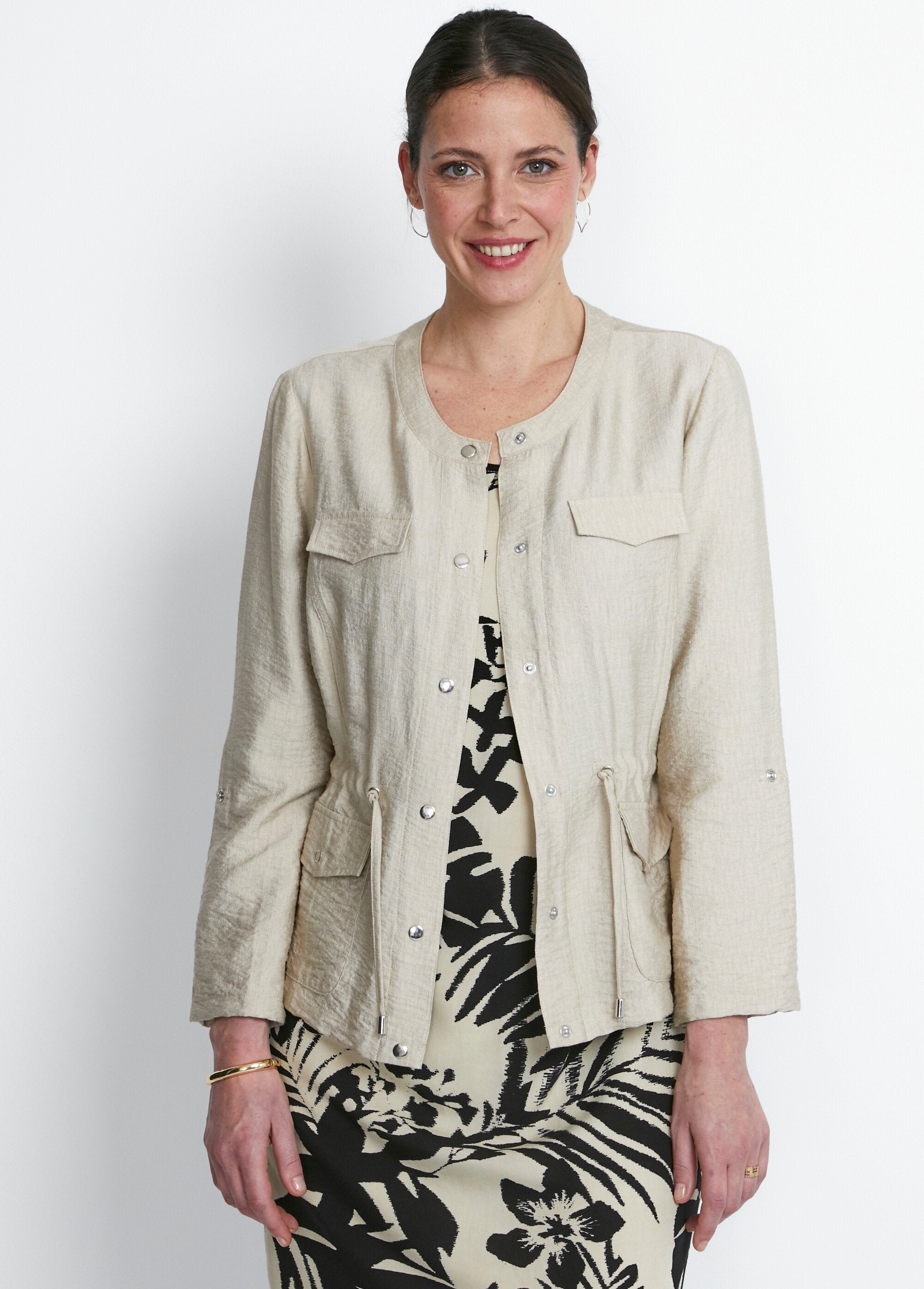 Long-sleeved_collarless_safari_jacket_Sand_FA1_slim